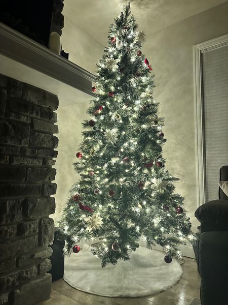 Sparkly Christmas tree 

#LTKhome #LTKHoliday #LTKSeasonal