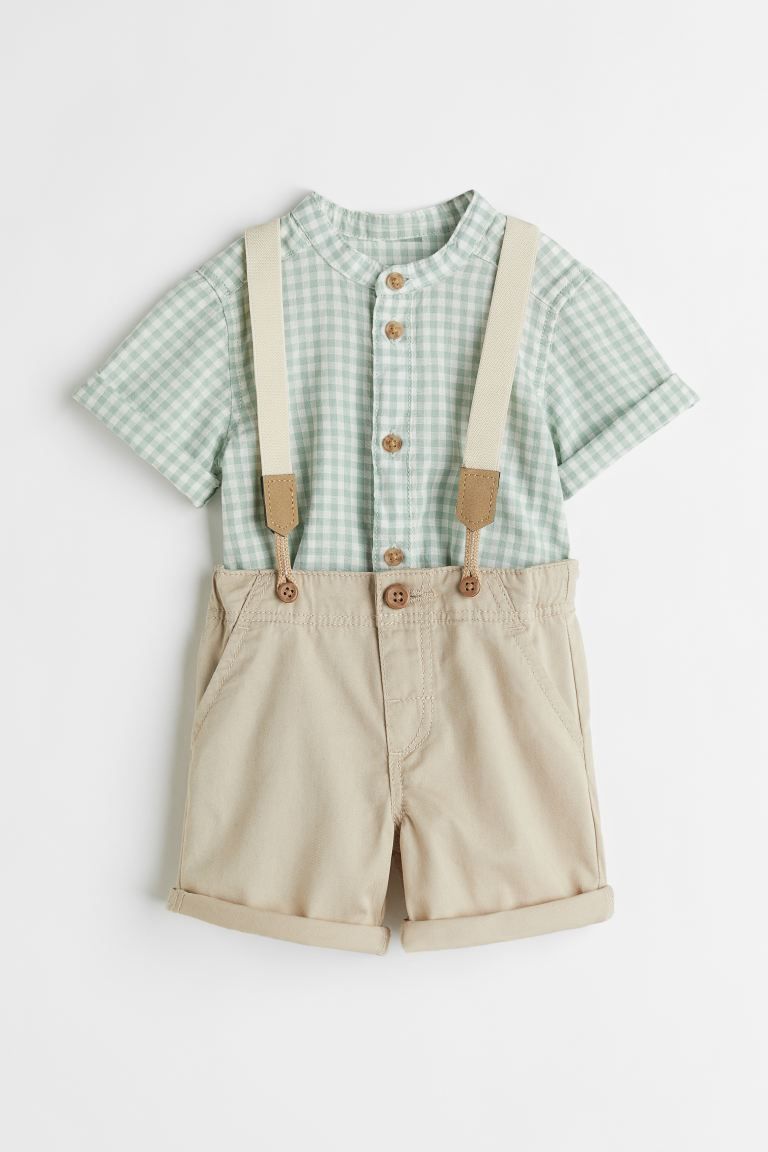Set with a short-sleeved shirt and pair of shorts in a cotton weave. Shirt with a collar, buttons... | H&M (US + CA)