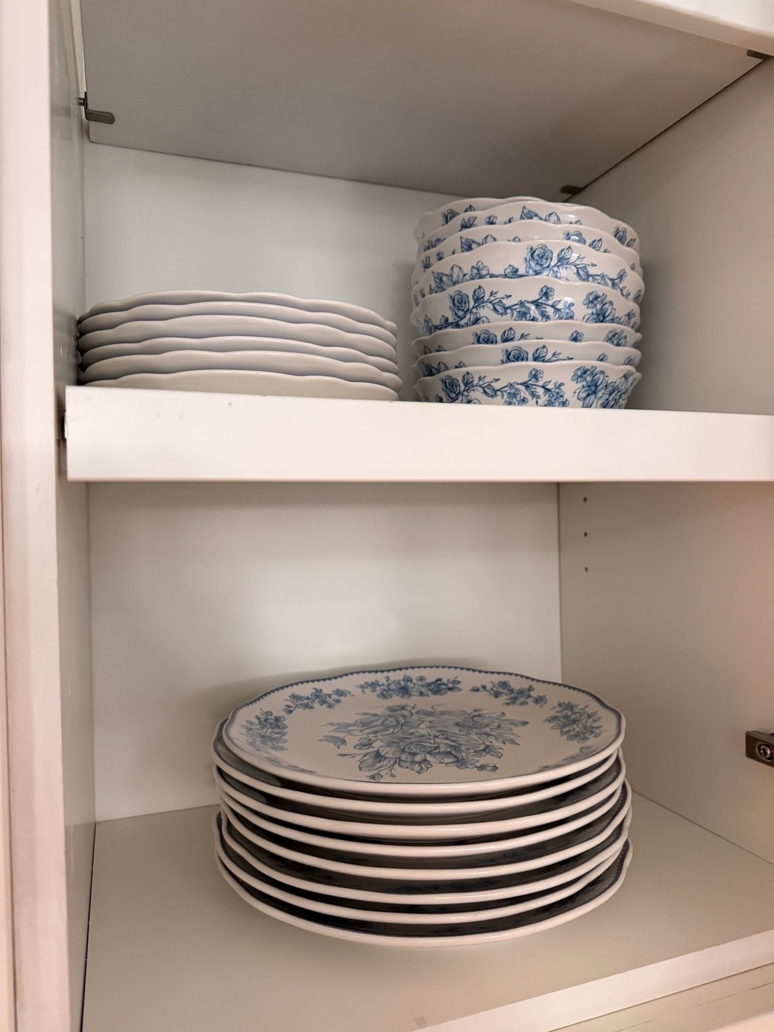 gorgeous plates but at a walmart price point ✨

Affordable china, place settings, Morgan Hancock

#LTKHome #LTKfoodie
