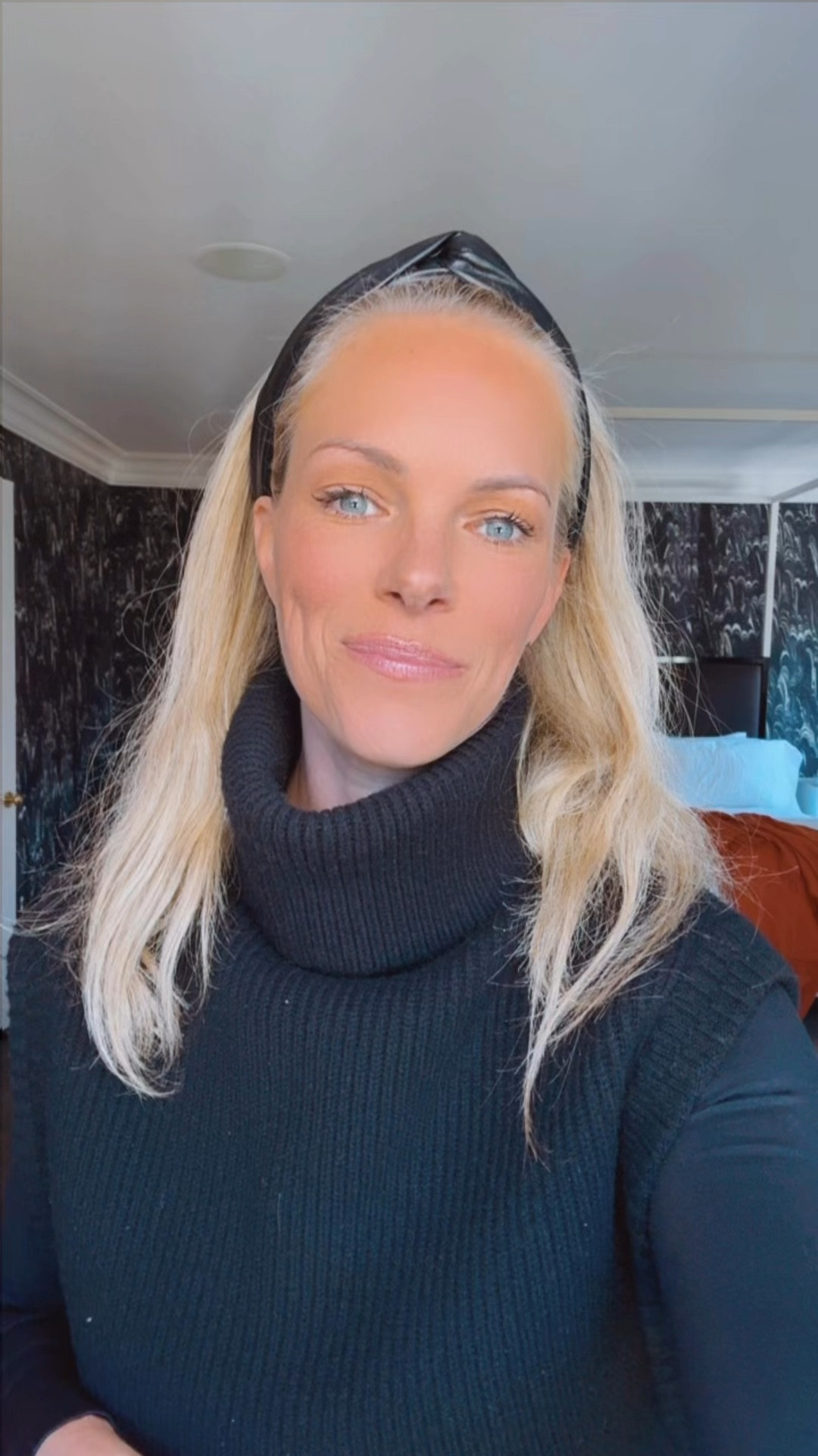 OOTD is black + white and WARM! Including the socks that you can’t see haha. This coat is sold out but i linked similar!

#LTKWatchNow #LTKSeasonal #LTKOver40