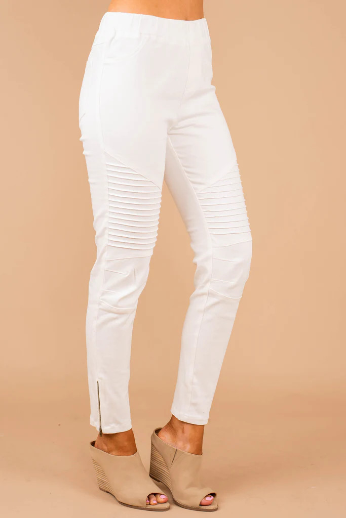 On The Edge Off White Moto Jeggings | The Mint Julep Boutique