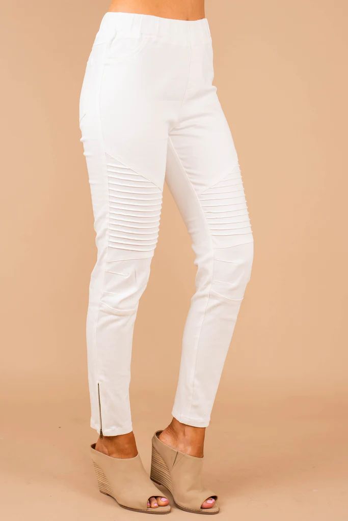 On The Edge Off White Moto Jeggings | The Mint Julep Boutique