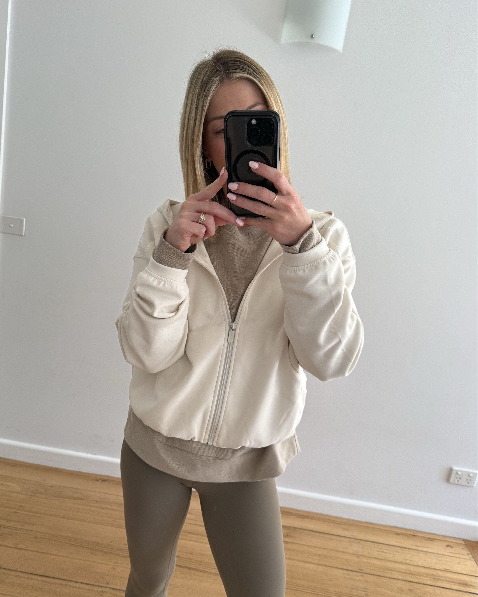 Lululemon 
Align high rise pant US 4
Crewneck pullover US XS 
Softstreme hoodie US 4

#LTKfitness #LTKaustralia #LTKautumn