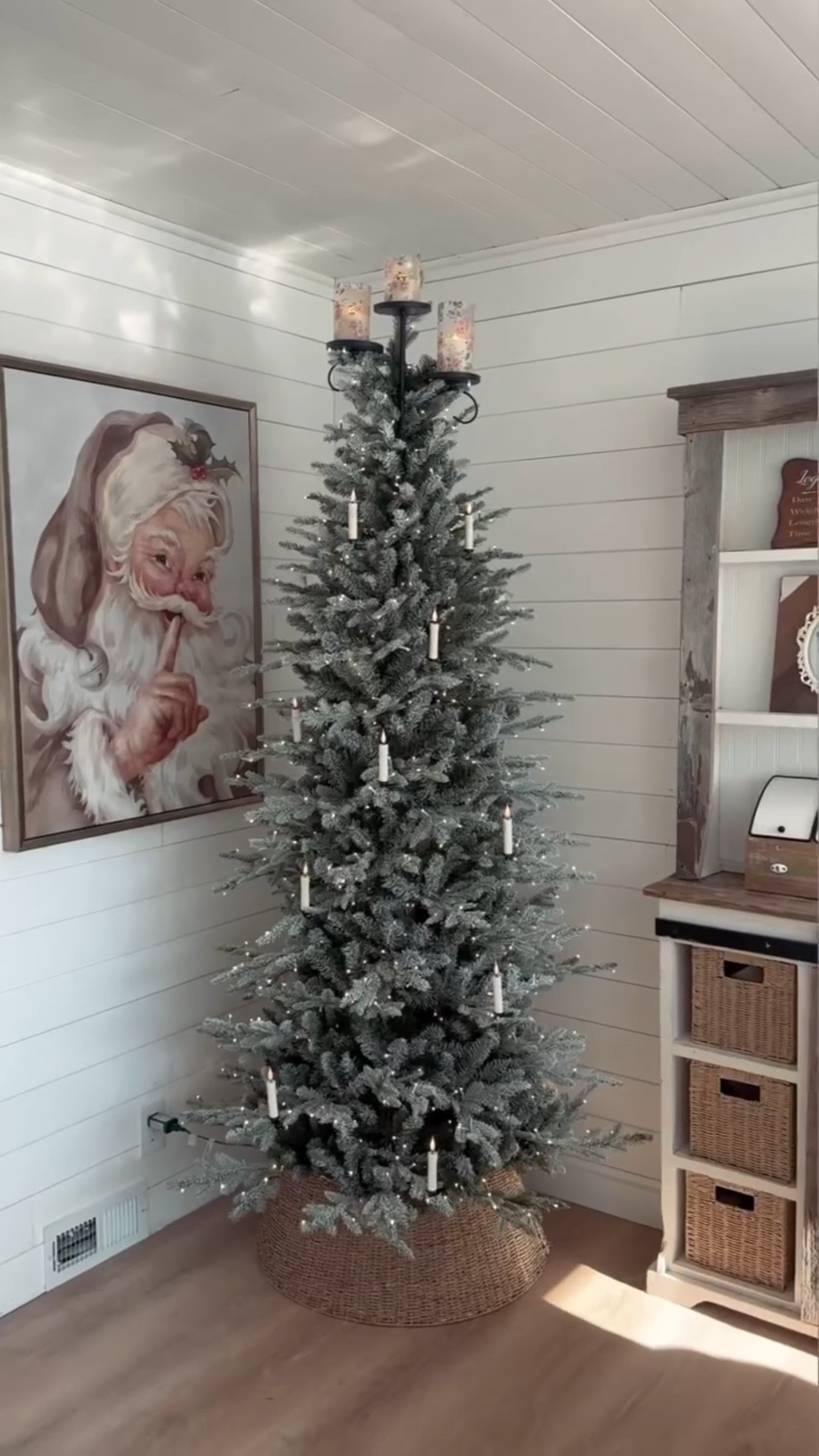 I think I found the perfect tree topper😍! It already looks amazing, so I can only imagine how pretty it’ll be once the whole tree is decorated. Drop “tree” in the comments if you need the link!
.
.
.
#christmasdecorideas #treetopper #christmastreedecorating #pittsburghblogger #amazonmusthave #amazonfaves