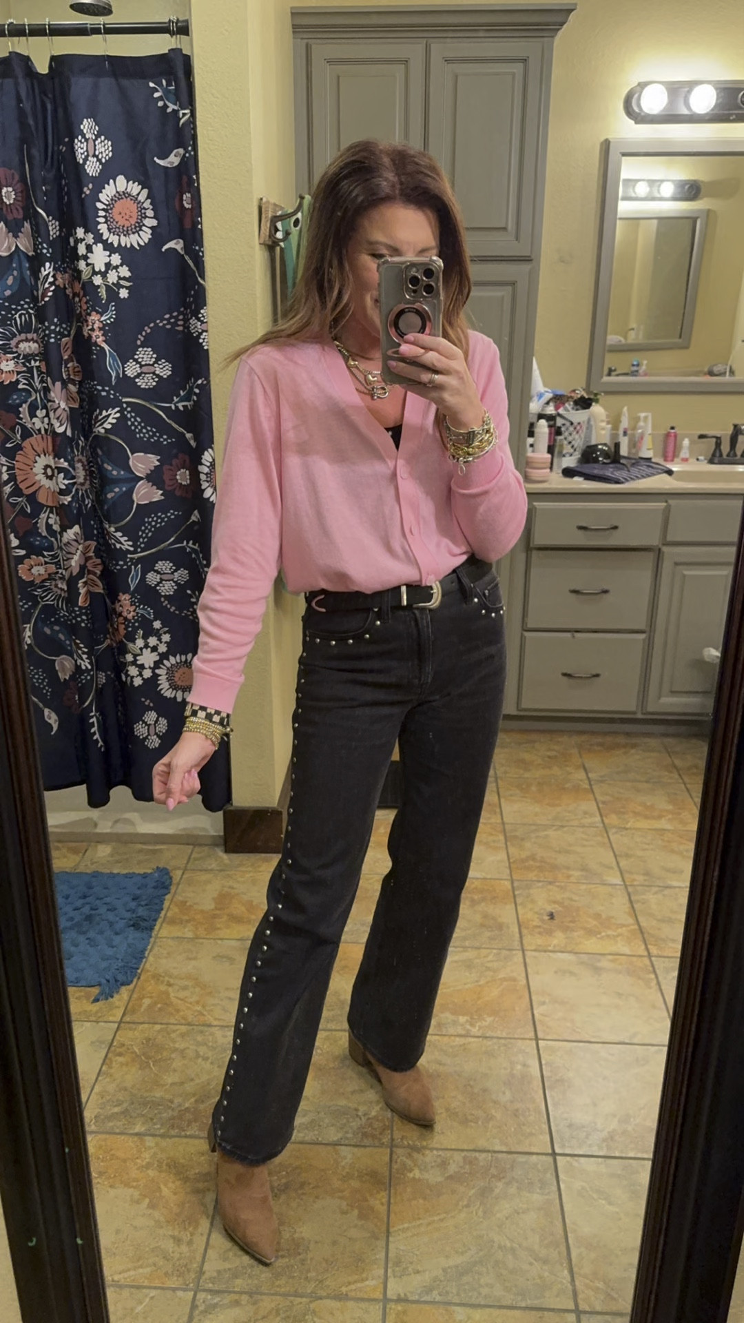 🩷🖤 OOTN for Saturday Night. Perfect for now and pair with light denim for spring! 🌸🌸 
Wearing size medium in top and size 27 in denim. 

5’4 , Small/Medium, 26/27, Size 2/4
Abercrombie | Target | denim | spring fashion | cropped cardi | button up | OOTN | ootd 

#LTKStyleTip #LTKWatchNow #LTKSaleAlert