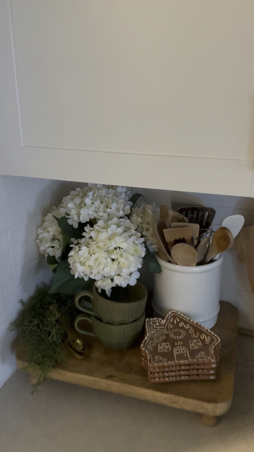 Love these gingerbread plates and little tiny gingerbread place card holders! 

#LTKWatchNow #LTKHome #LTKHoliday