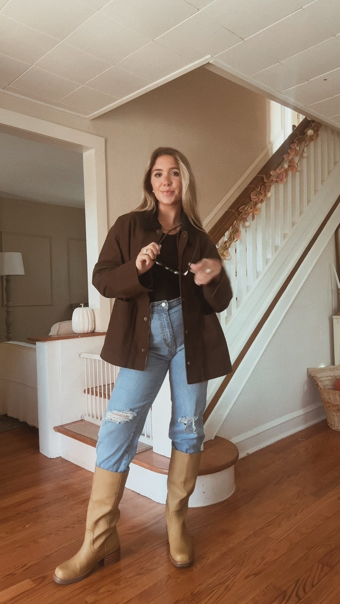Barn jacket styling pt. 1 🤎🤠

#ootd #barnjacket #reel #reels #reelsintagram #momlife #motherhood #momoutfits #oldnavy 

#LTKStyleTip #LTKSeasonal #LTKSaleAlert