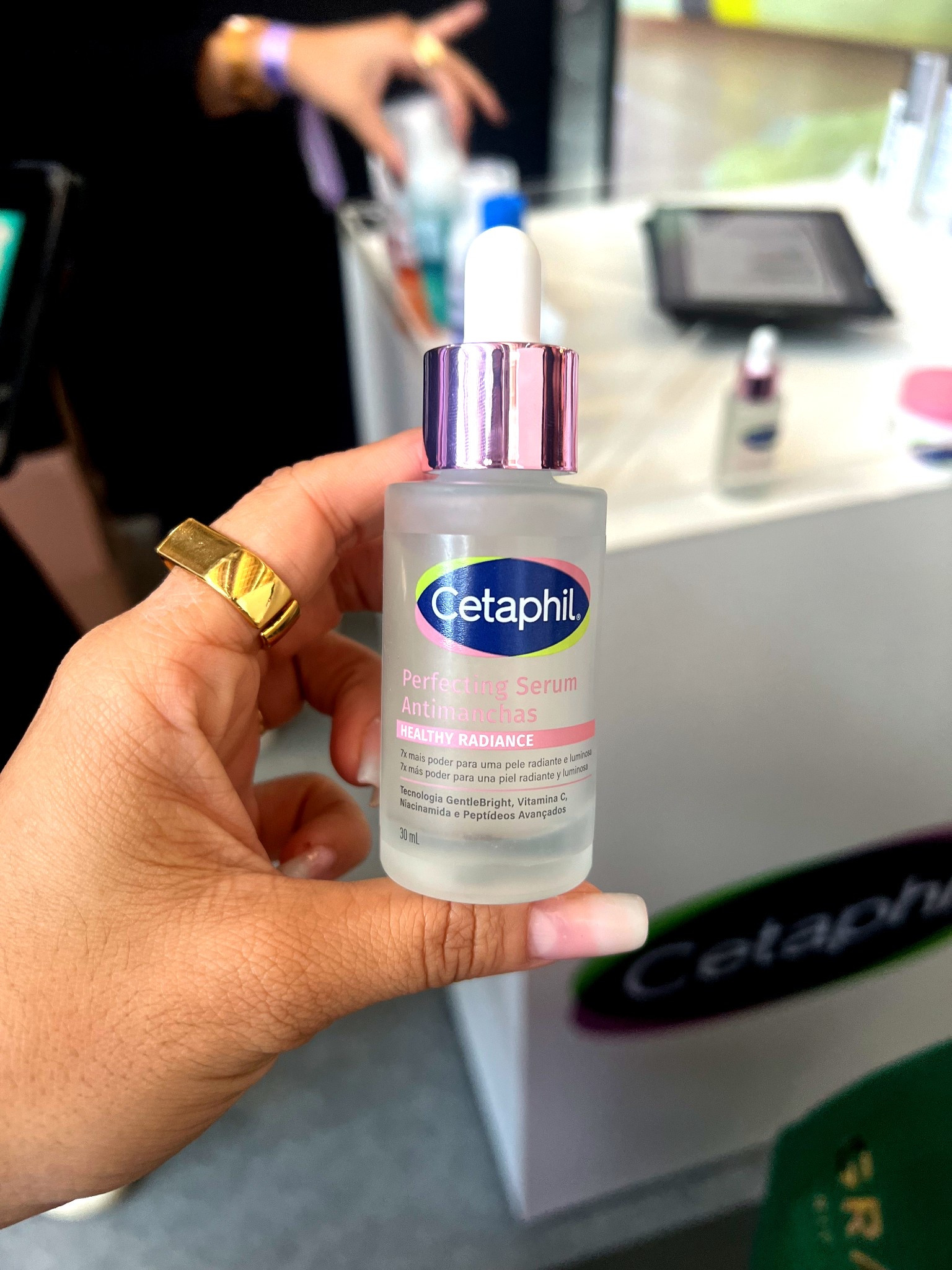 Cetaphil Healthy Radiance - Sérum Facial Antimanchas 30ml

Sérum facial antimanchas. Pele mais radiante, uniforme e livre de manchas escuras, com 7 benefícios   em um único produto, como diminuição de manchas escuras, uniformiza o tom da pele, melhora as linhas finas, aumenta a luminosidade, pele fresca e bem descansada, melhora a hidratação e ilumina a pele.

#LTKpromo #LTKbeleza #LTKbrasil