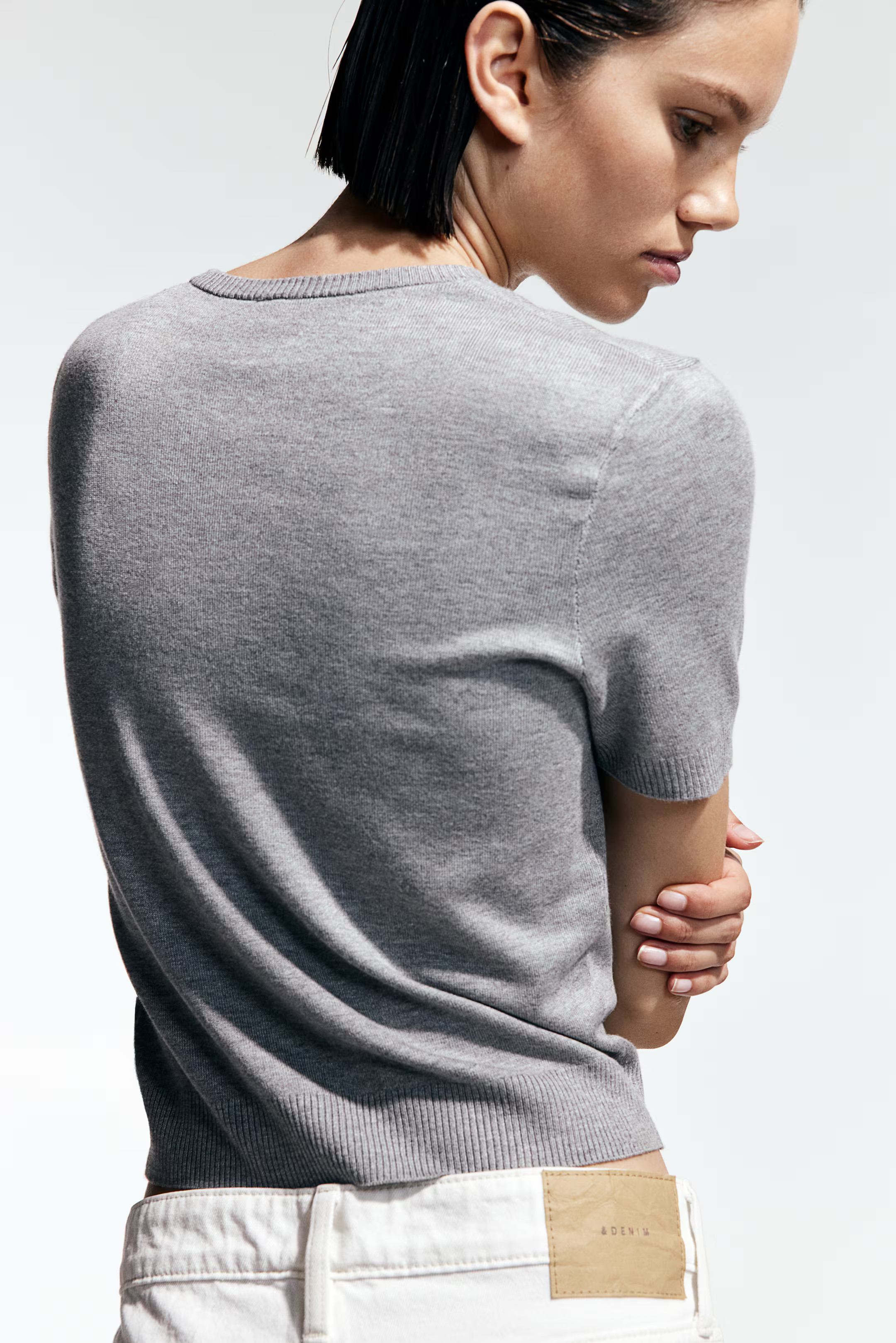 T-Shirt aus Feinstrick - Rundausschnitt - Kurzarm - Graumeliert - Ladies | H&M AT | H&M (DE, AT, CH, NL, FI)