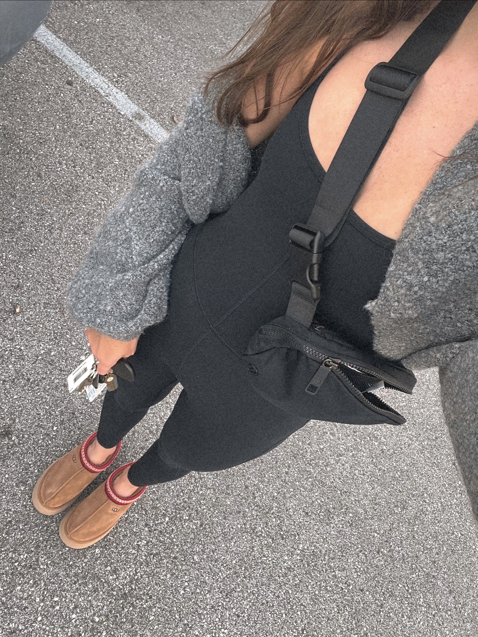 Aritzia divinity jumpsuit: XS
Urban shrug: M
Tazz Uggs: 7

#LTKSeasonal #LTKfit