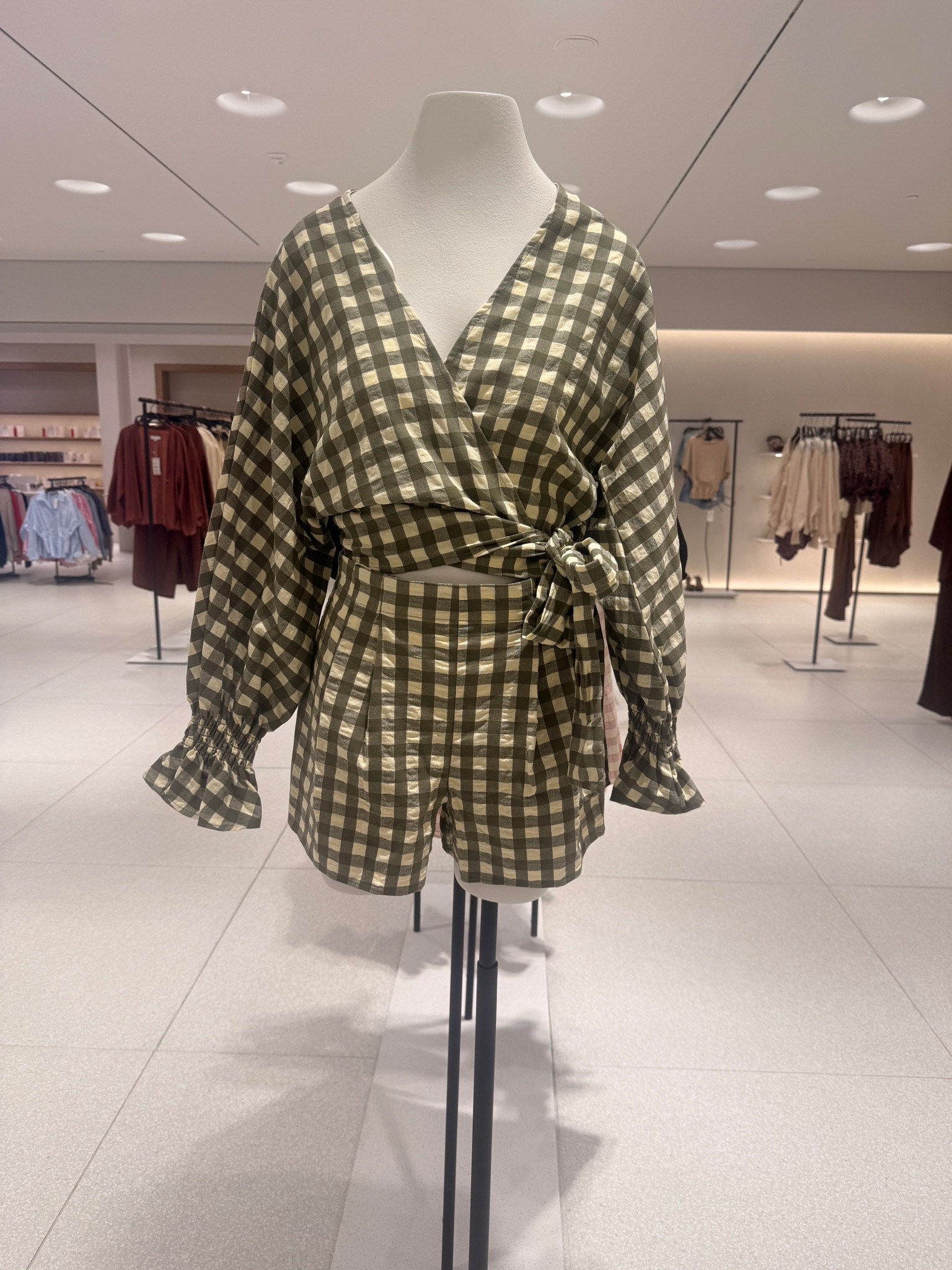 Green gingham set find! Also can be mix and matched with different tops and bottoms! 

#LTKootd #LTKMidsize