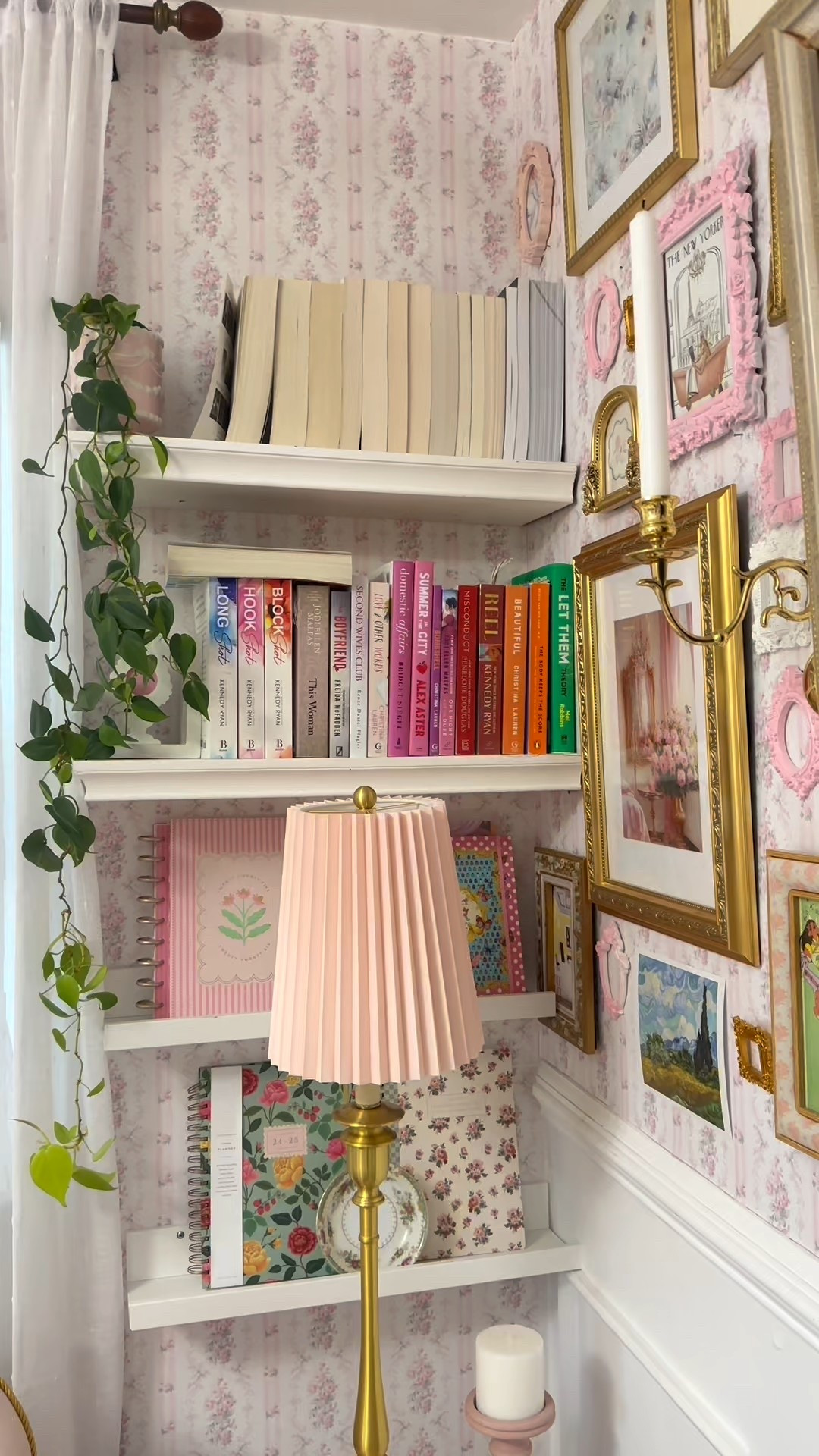 Cutest sign for the Book Lover 🩷 #booklover #book