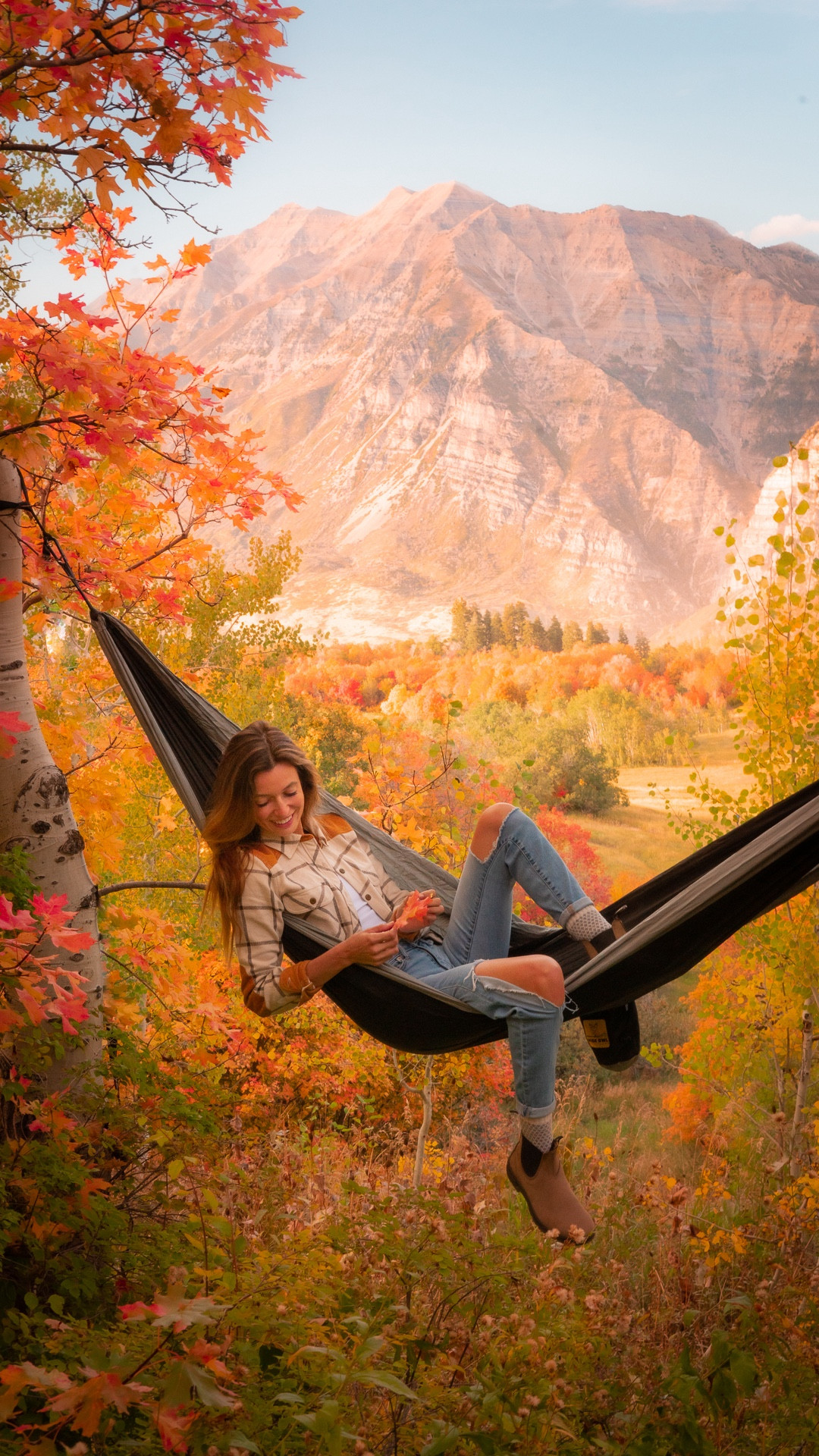 Fall layers! A classic flannel with a touch of flair and the blue jeans I’ve had for so long they’re falling apart. 🫣