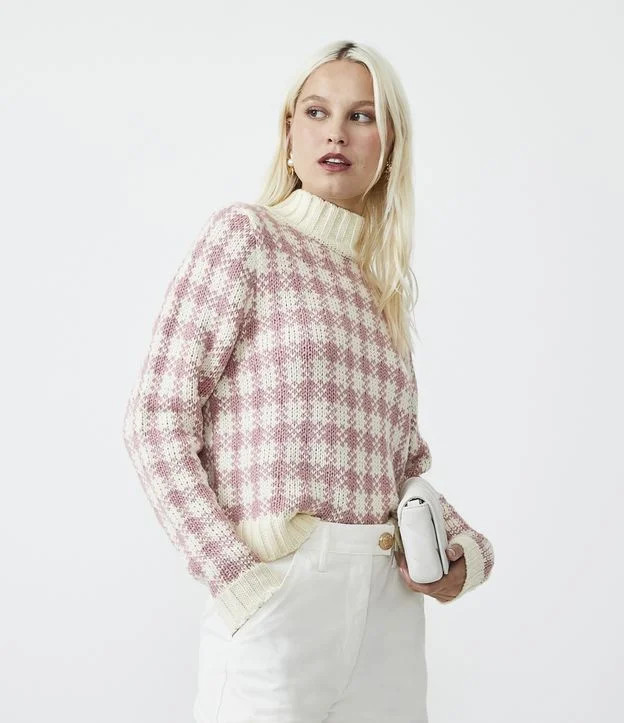 Blusa em Tricô com Gola Alta e Estampa Xadrez Rosa | Renner (BR)