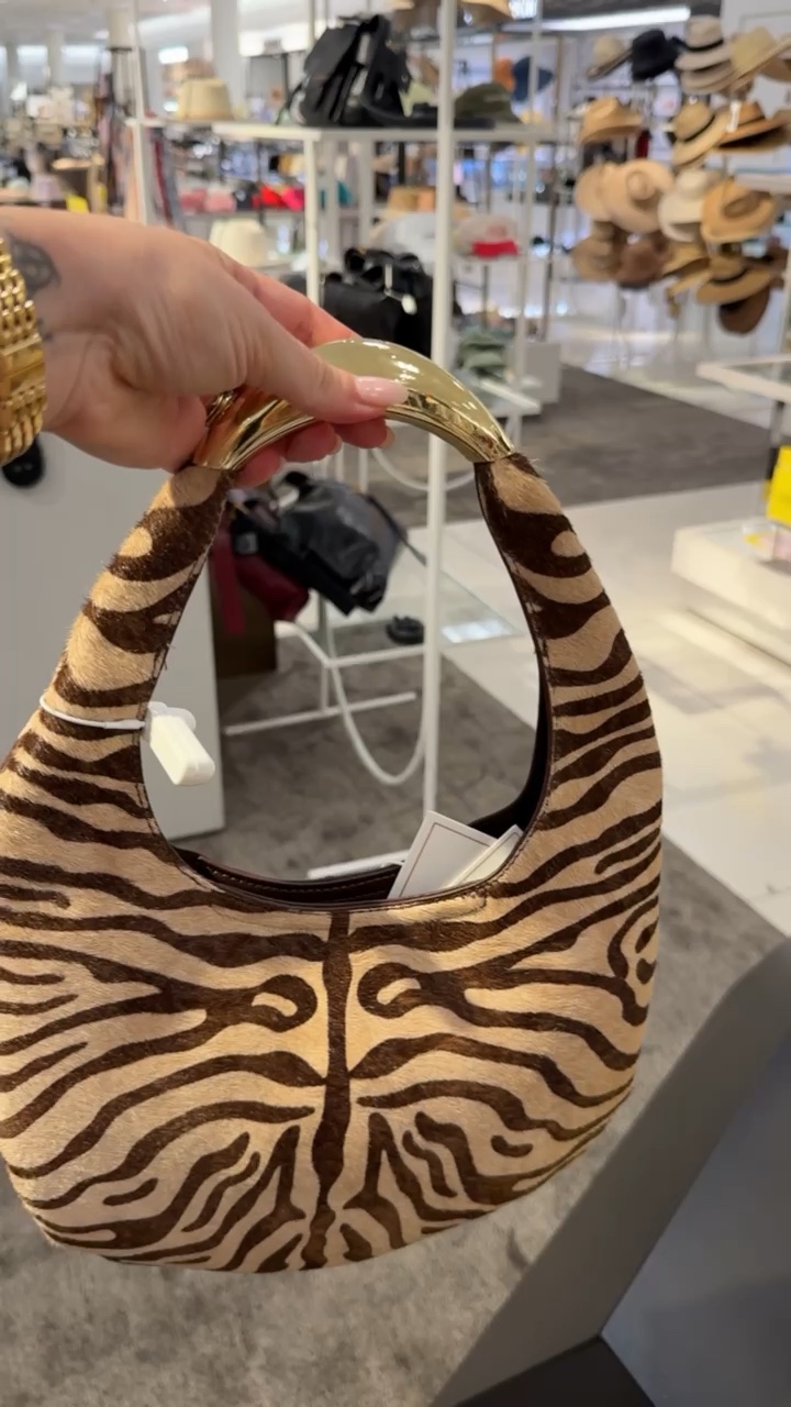 Loveeeee the fun print on this bag 🤎🤎

#LTKSaleAlert #LTKgrwm #LTKdayinmylife