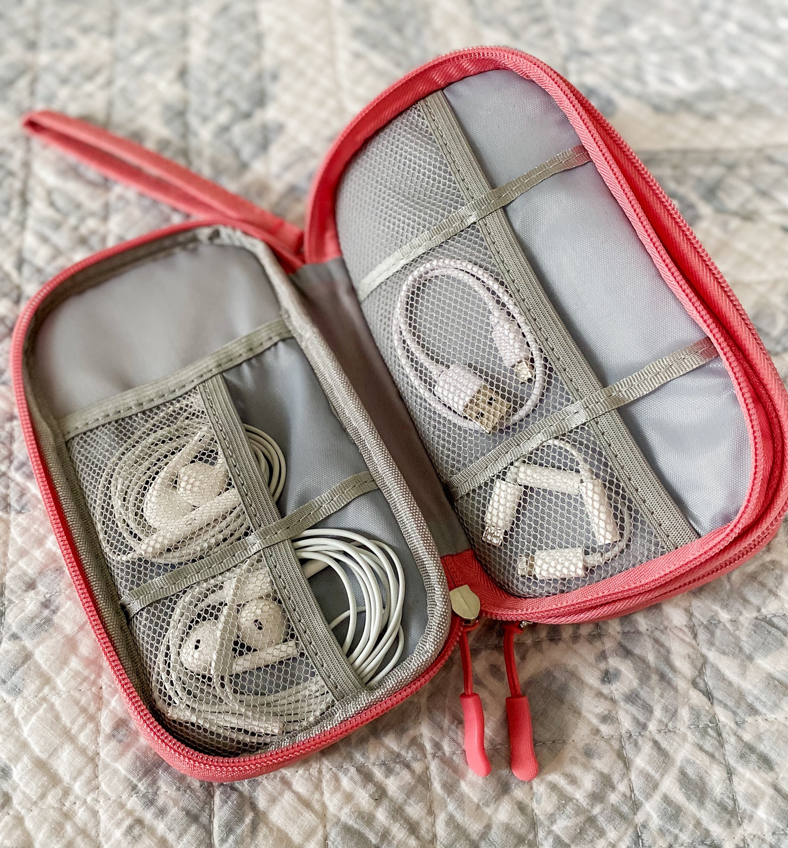 Double-sided, water resistant, electronic organizer - this is a must have for travel!

#LTKhome #LTKfindsunder50 #LTKtravel