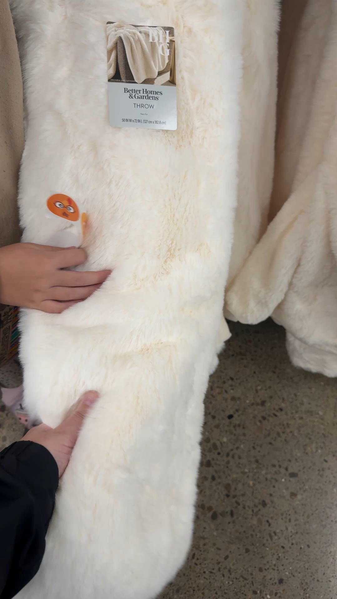 This blanket will make a great gift! It is sooo soft and would be so cozy during the cold winter months  

#LTKGiftGuide #LTKSeasonal #LTKHome