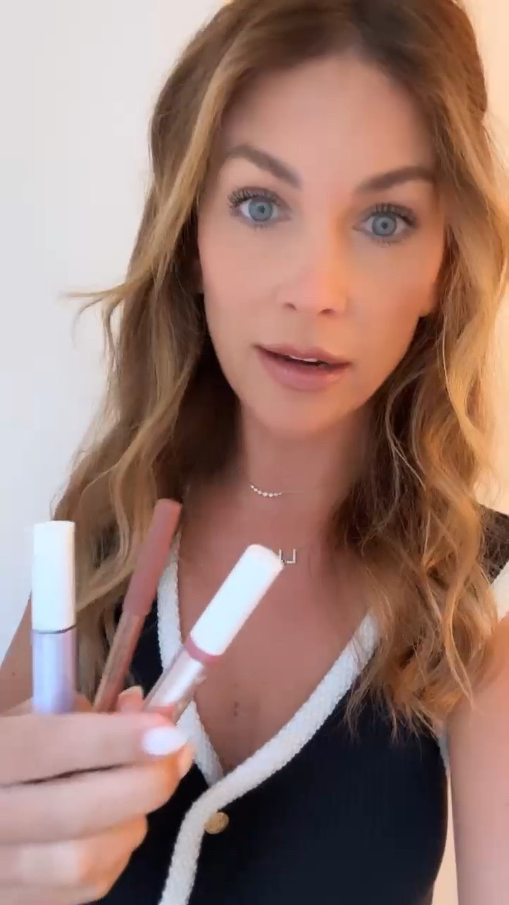 I’ve been getting lots of questions about my lip combo from yesterday! I’m wearing it again today and sharing my new favorites!! 
Lined my lips with lip liner by Make Up For Ever in shade: Wherever Walnut. Patted on the maracuja juicy lip vinyl in shade: Rosy Brown and then I put on the maracuja juicy lip plump in shade: Rose! 
Also been using the new lip plumping gloss by charlotte tilbury for touch up’s! 



#LTKBeauty