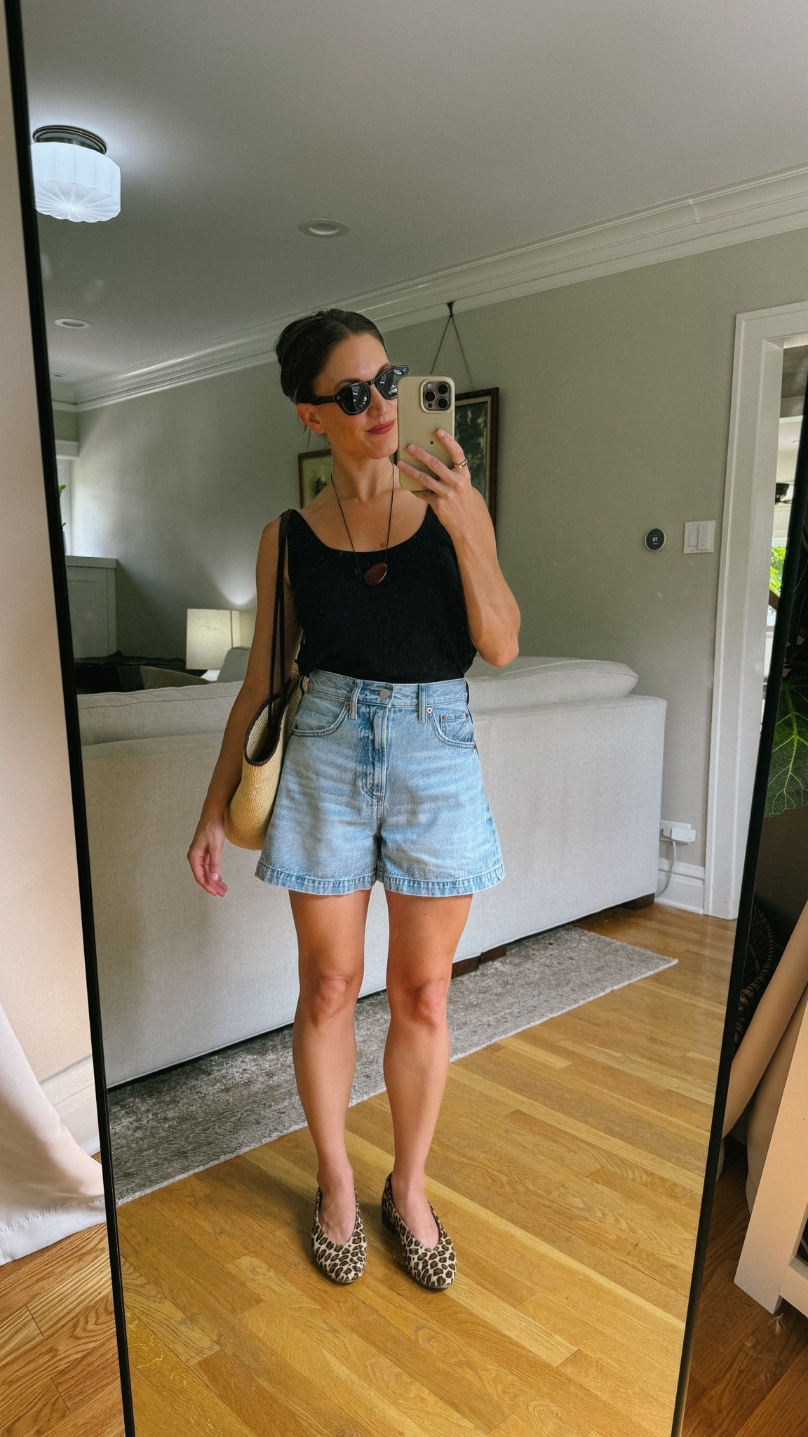 August Capsule // Day Sixteen

Nation LTD tank, can’t link here, message me for exact one, linked similar. Pistola denim shorts, TTS. Sèzane flats. Sèzane bag. Quince sunglasses. Heaven Mayhem necklace.

#LTKmomlife #LTKOver40 #LTKPetite