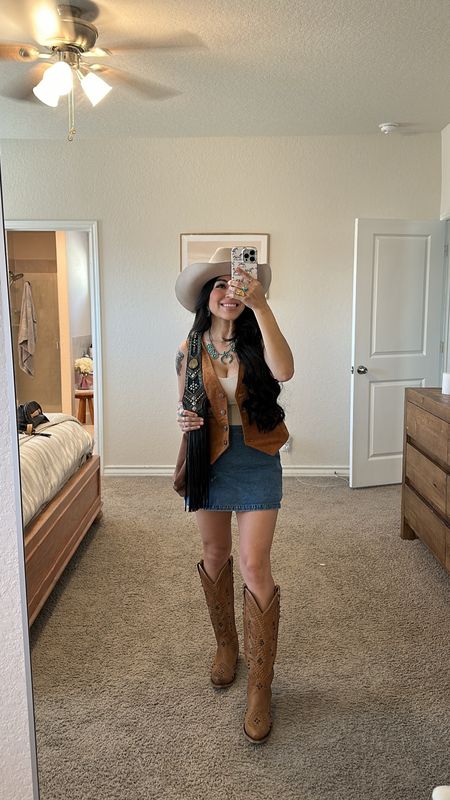 Rodeo outfit 
Casual country fit 
Country concert outfit 
Everyday country outfit 


#LTKstyletip #LTKshoecrush