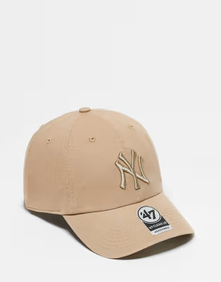 47 Brand New York Yankees tonal clean up cap in washed beige | ASOS (Global)