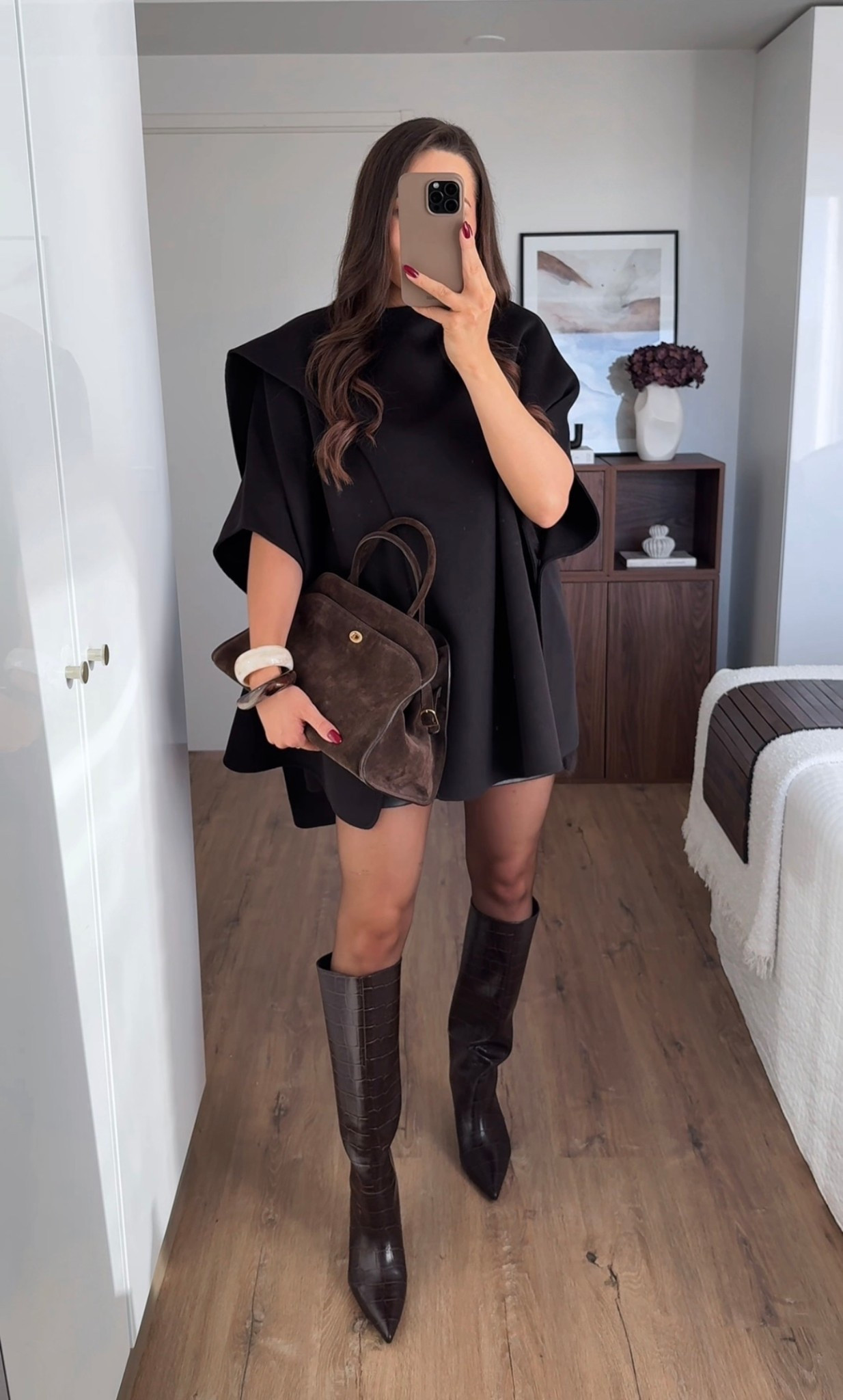 My favourite cape coat, now in brown 🤎 
Bag is by Elborn 

#LTKautumn #LTKwinter #LTKstyletip