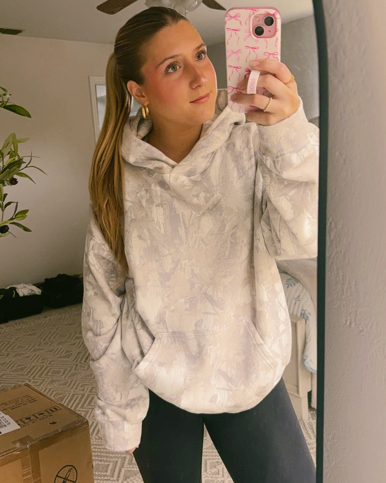 This Hollister hoodie is everything! The best quality and I love the print! 

#LTKActive #LTKStyleTip #LTKGiftGuide