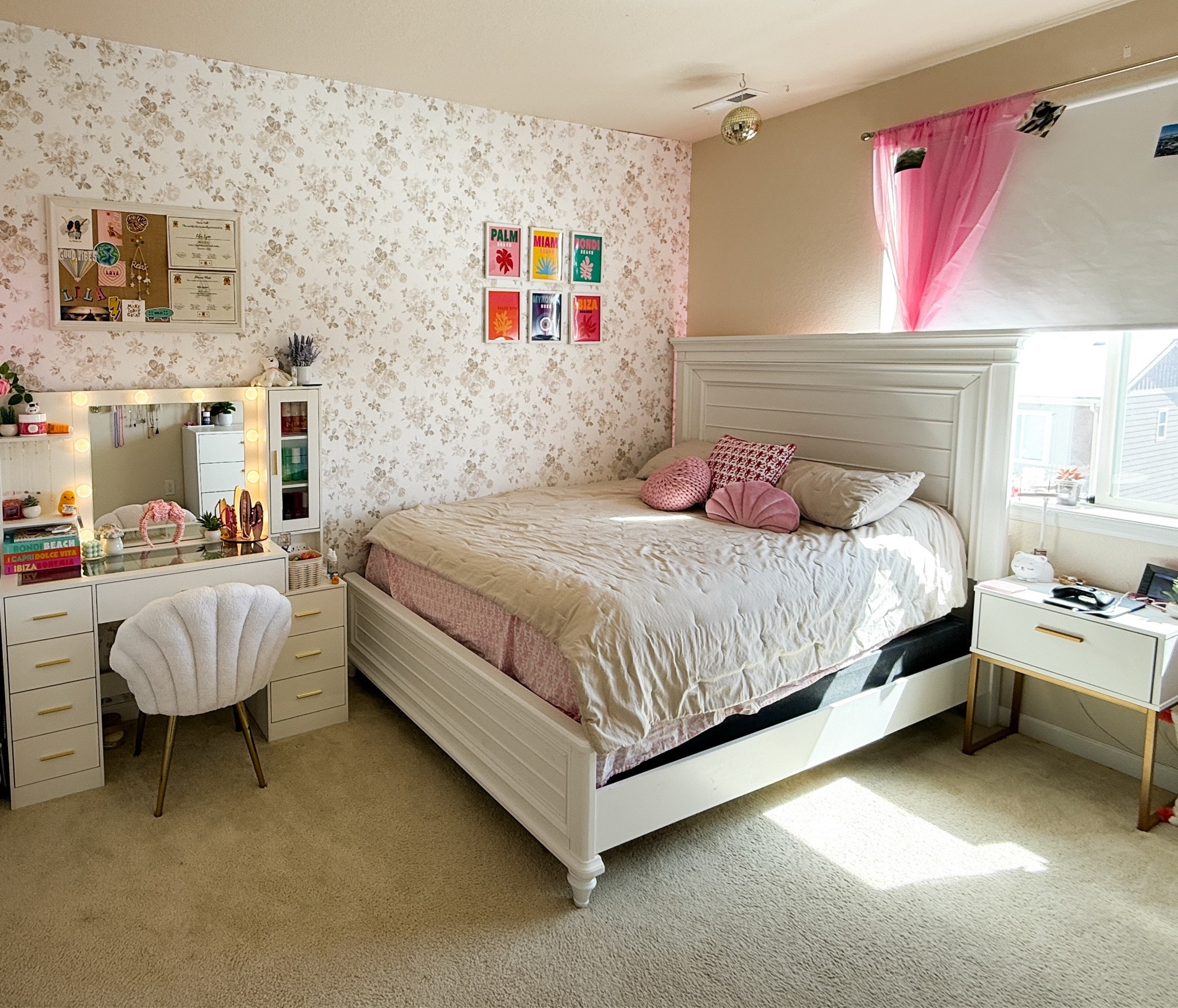 Lila's preppy teen bedroom!
#preppybedroom #preppyteenroom #girlsbedroom #teengirlbedroom #tweengirlbedroom #loveshackfancy #wayfair #homedepot #afw #amazon #potterybarn #potterybarnteen #rollerrabbit #teenroommakeover #teengirlroom

#LTKmomlife #LTKKids #LTKHome