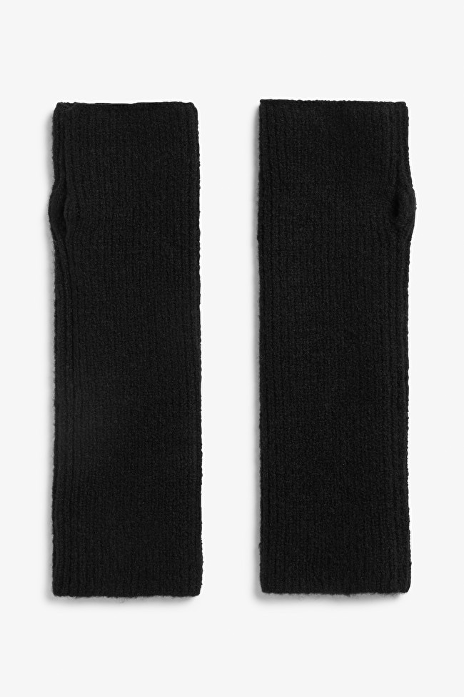 Schwarze Armstulpen aus weichem Rippstrick | Monki (DE)