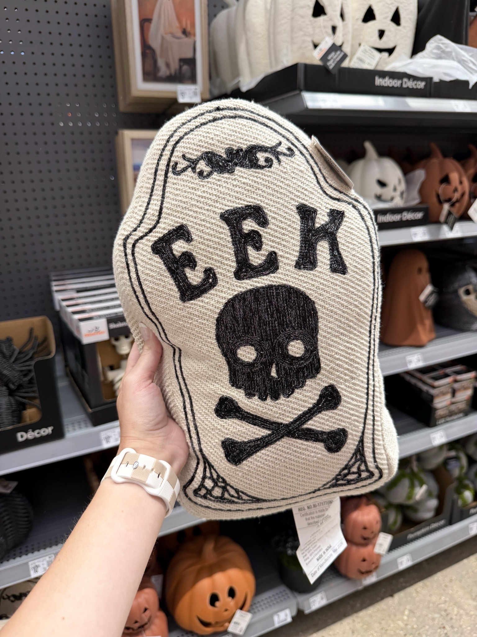 Walmart has the cutest throw pillows for Halloween season! @Walmart

#LTKmomlife #LTKSeasonal #LTKHome