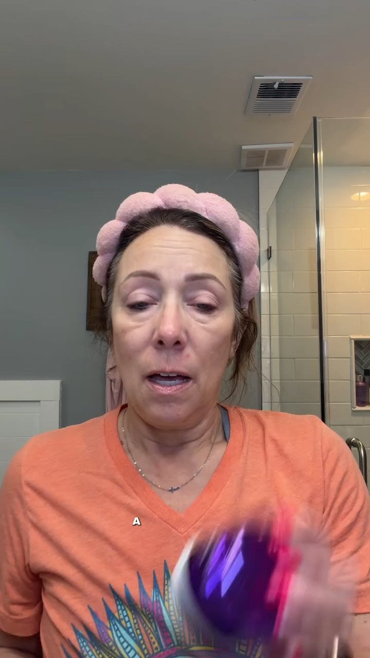 If your skin is starting to feel less firm, this lifting cream helps it feel tighter and more supported without feeling heavy. I’ve been using this in my routine and love how smooth and hydrated my skin looks after.@BIOHEAL BOH #skintighteningcream #matureskincare #over50beauty #antiagingroutine #firmingskincare