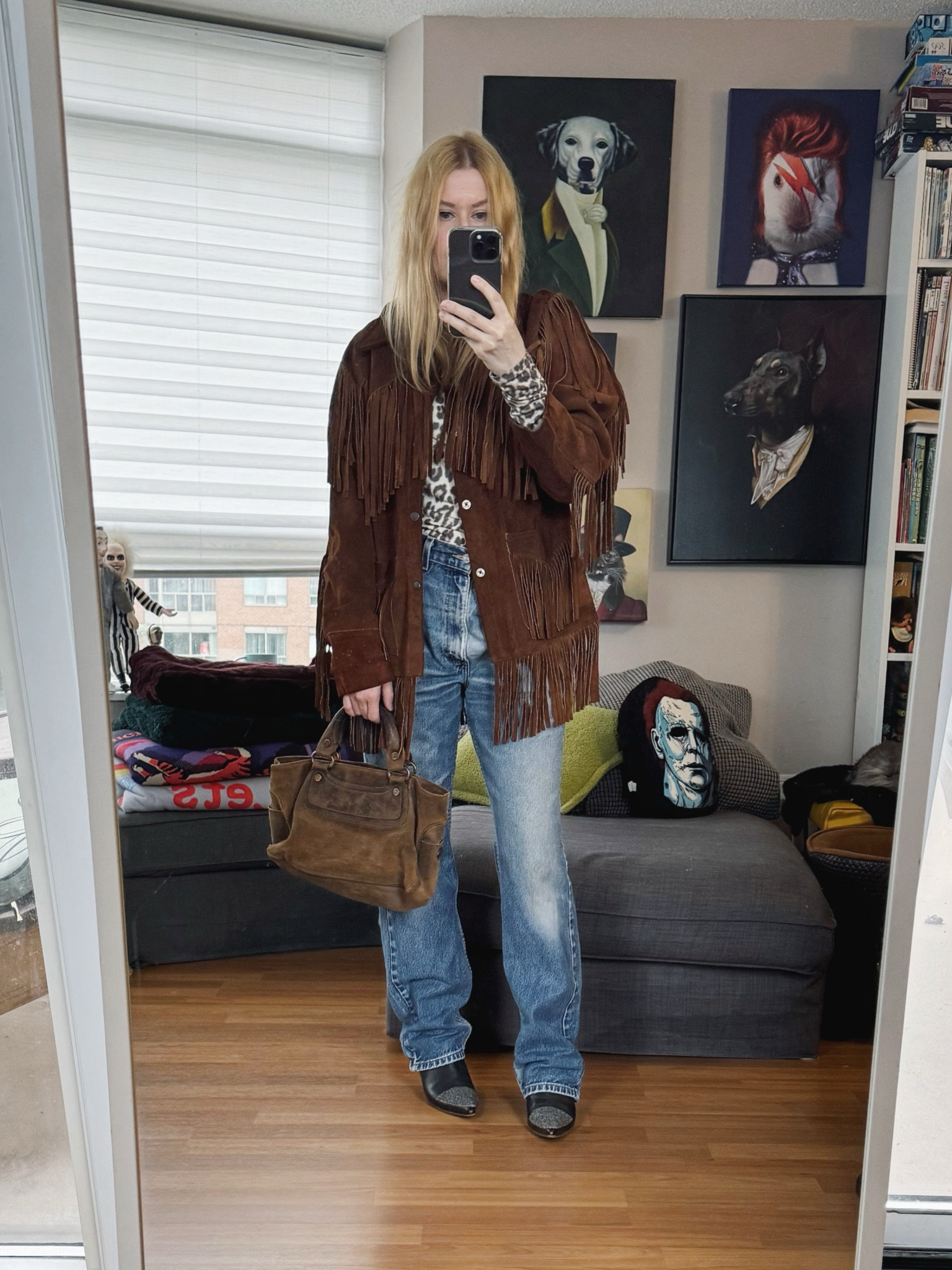 First fringe of the fall. I’m so glad I bought this jacket two years ago because now it’s trendy 😂
Jacket, jeans, bag, and boots are all vintage.
 •
#falllook #vintageceline  #falltrends #torontostylist #StyleOver40  #secondhandFind #fashionstylist #slowfashion #FashionOver40  #MumStyle #genX #genXStyle #shopSecondhand #genXInfluencer #genXblogger #secondhandDesigner #Over40Style #40PlusStyle 


#LTKShoeCrush #LTKOver40 #LTKStyleTip