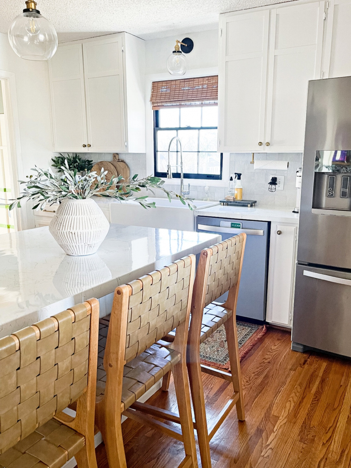 Amazon kitchen favorites: part 1.

Slim Keurig 
Keurig sliding mat
Undermount paper towel holder 
Dishwasher magnet  

#LTKFind #LTKhome #LTKunder50