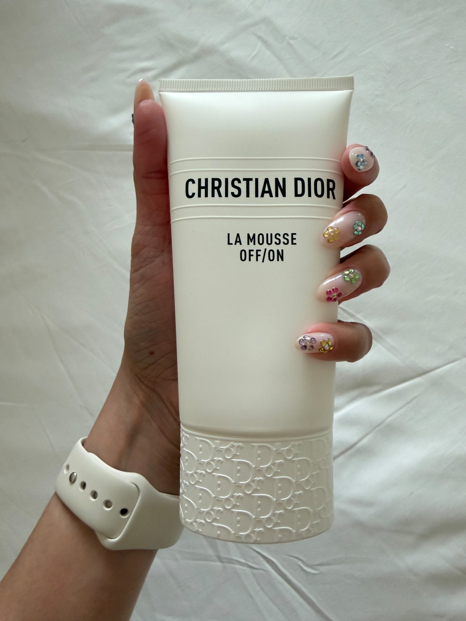My shower routine = upgraded ✨
The Christian Dior La Mousse Off/On Foaming Cleanser is my go-to for melting off makeup fast. It cleans everything without that stripped feeling, and honestly makes the whole process so much easier. Total game changer for busy days 🙌🏽

#DiorBeauty #MakeupRemover #SkincareRoutine #LuxurySkincare #UltaBeauty