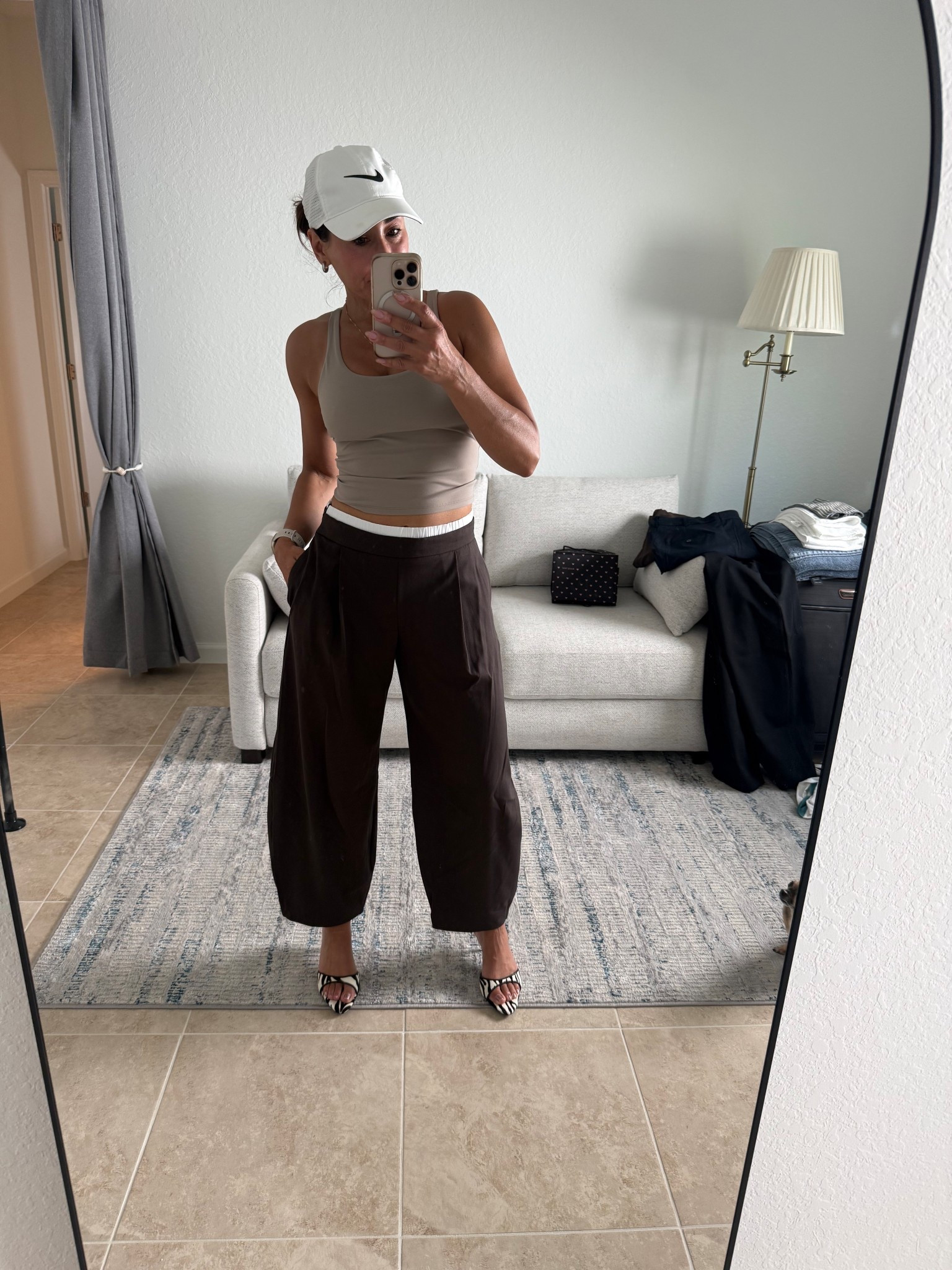 Love these pants. Perfect for spring. Light weight. Double waist  wearing size small 

Zara 
1608/036/973


West to work 
Date night 
Spring 
Brown and blue 


#LTKOver40 #LTKdayinmylife #LTKSeasonal