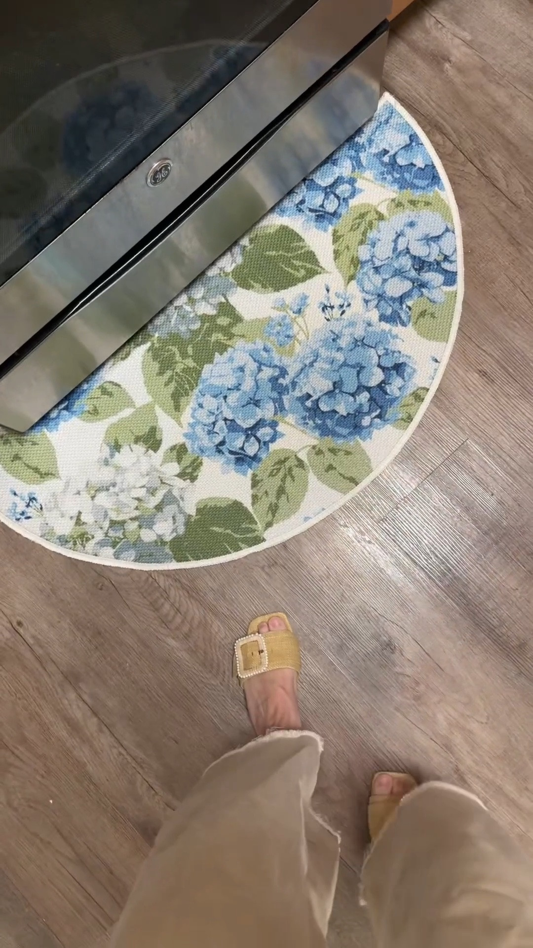 Kitchen mat. Traditional kitchen decor.

#LTKmomlife