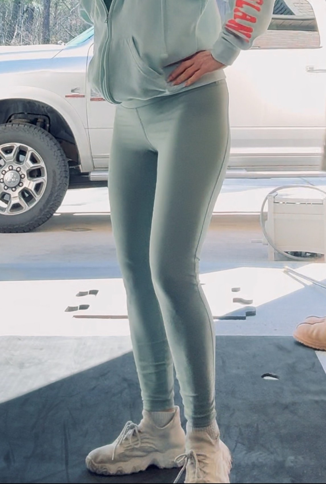 I’m pretty sure this color green is one of my very favorite colors. These leggings are comfortable and are definitely squat proof!

#LTKfitnessgoals #LTKActive #LTKOver40
