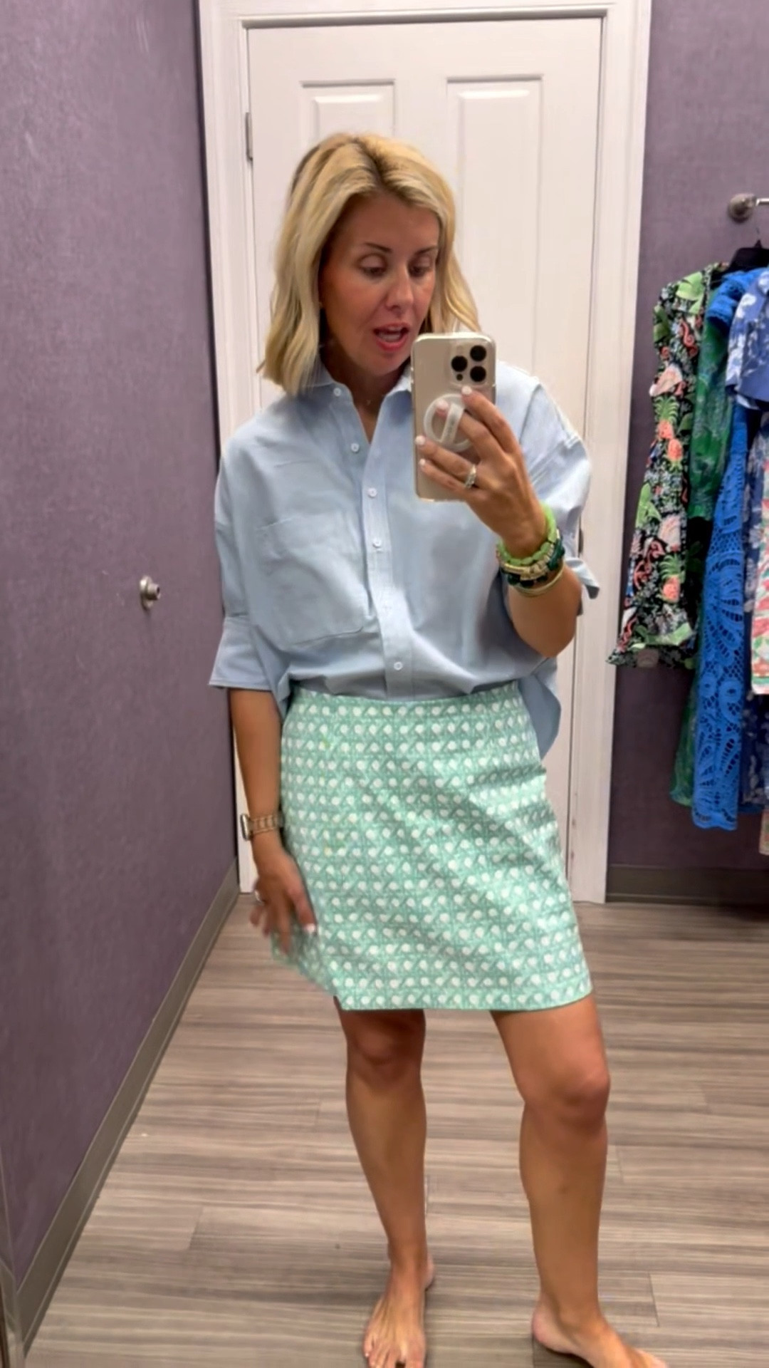 I found this skirt right when I walked in the door. I’m pairing it with a shirt I already had on when I walked in and how cute is this? ￼
Blouse - xs
Skirt - 4

*Use my code Catherine20 on A+B
*Use my code Mixandmatchmadness on Loopy



#LTKSeasonal #LTKOver40 #LTKSaleAlert