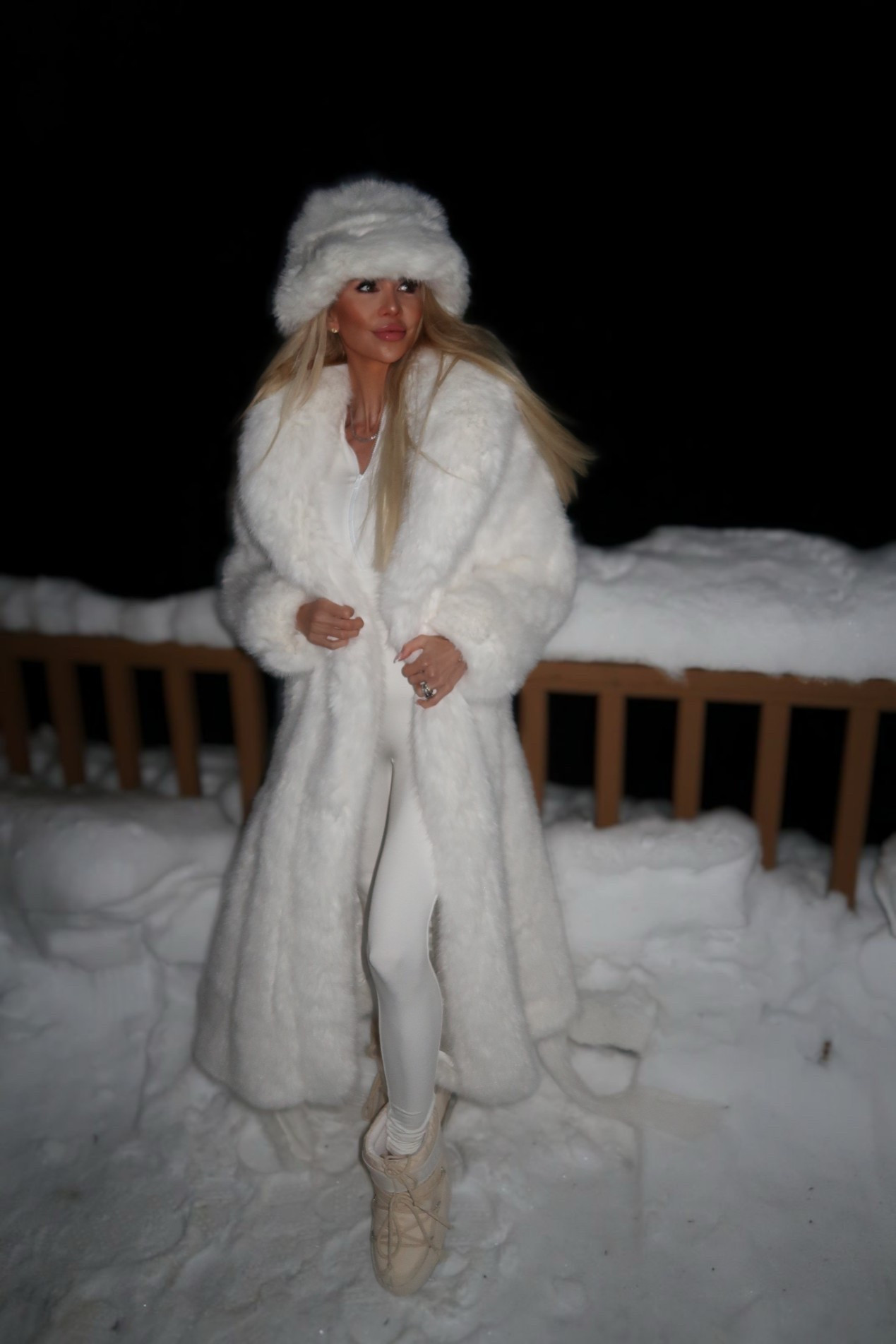 All-white faux fur magic from slopes to après-ski vibes: Jocelyn faux fur hat, cozy Naked Wardobe coat and ivory moon boots keeping it chic. Shop this head-to-toe winter white look ❄️✨ #SkiStyle #ApresSki #FauxFur #Snowbird

#LTKootd #LTKTravel #LTKgrwm