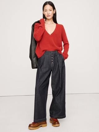 Lightweight Cashmere Low V-Neck Sweater | Banana Republic (US)