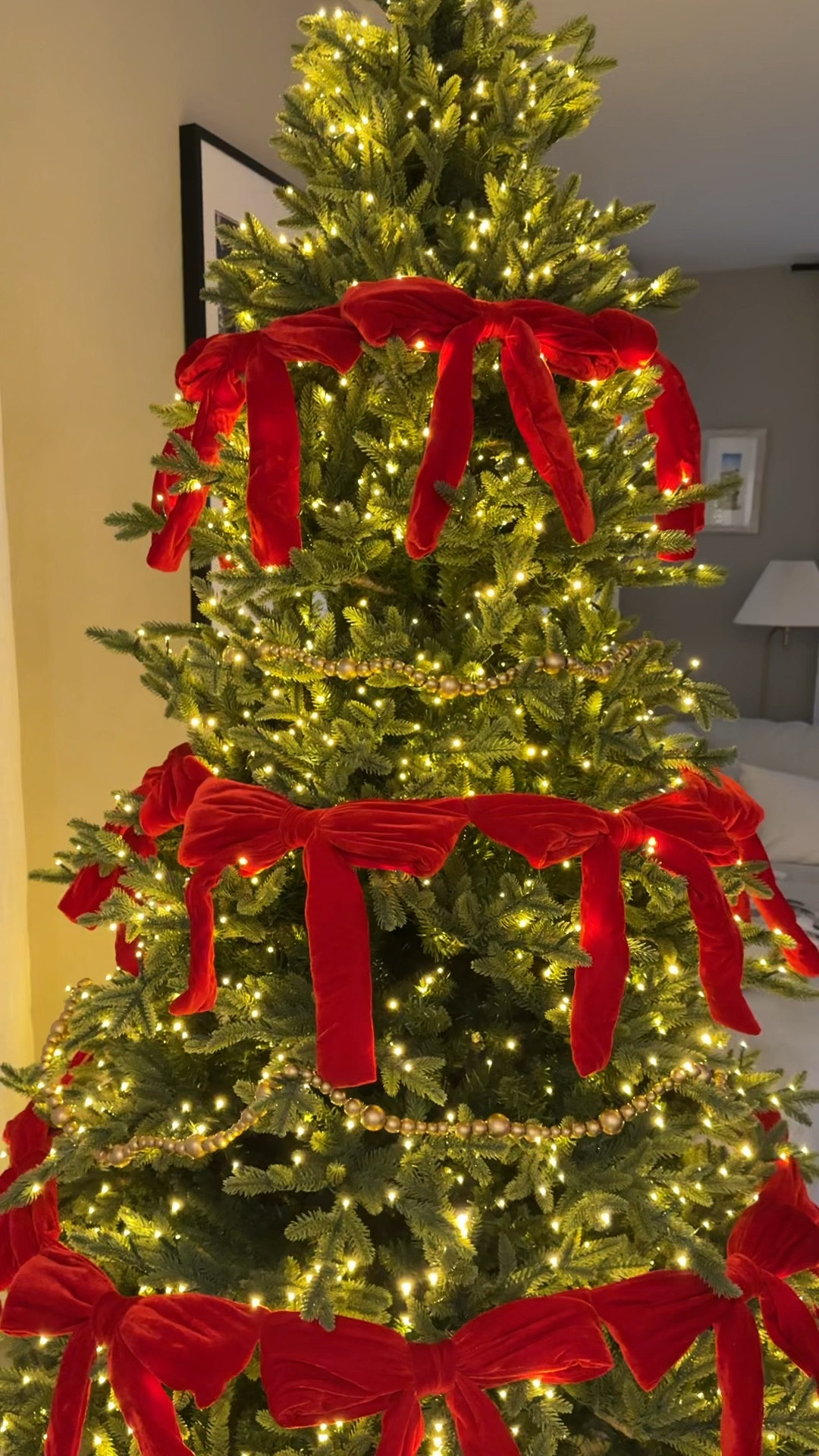 The perfect Christmas garland 🎀

#LTKSeasonal #LTKHome #LTKHoliday