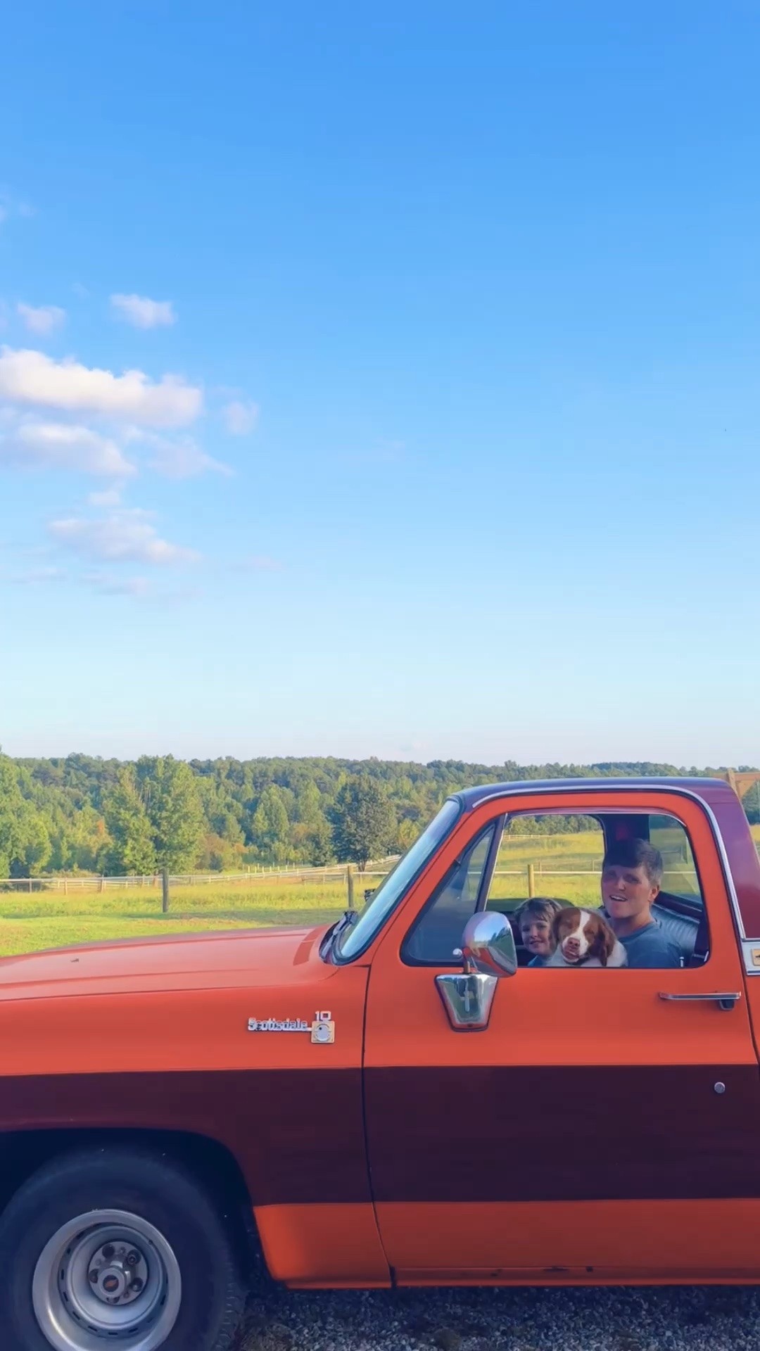 And the rest of the evening out by the barn and with these boys 👶🏼🐶 livin’ their best life 🤭 in the old red ❤️ truck!! 🛻 Oh these are the days!!! 🫶🏽