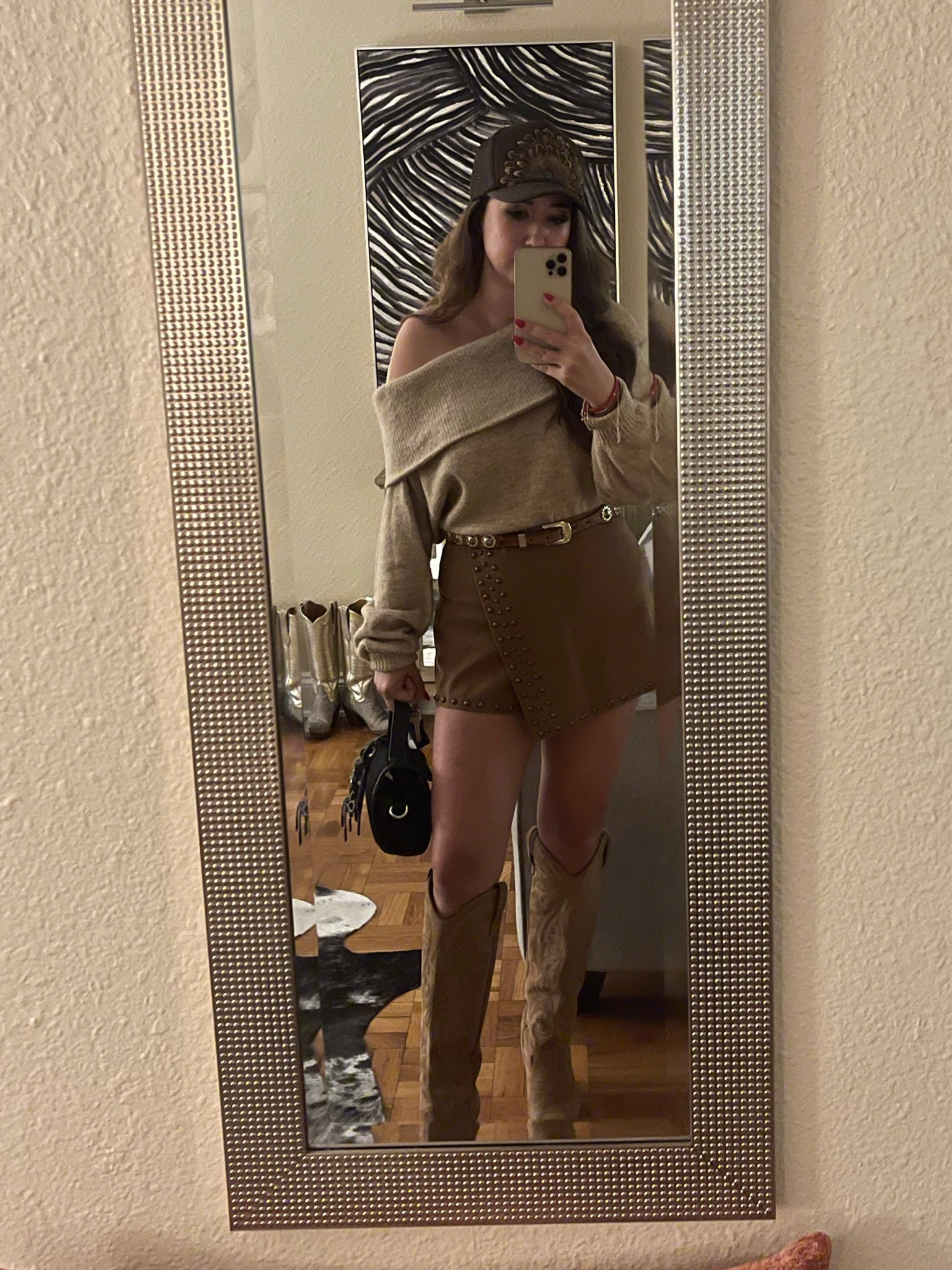 Headed to Billy Bob’s for an Ernest concert 🤠🪶🤎

Skirt: Small 
Sweater: Small 
Belt: Thrifted 
Hat: Etsy 

#LTKSeasonal