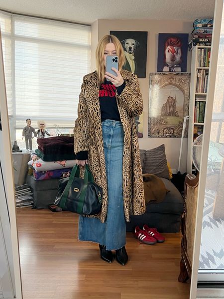 I just got my 1970s Longchamp bag in the mail that I found on Poshmark and I love it. Also, it’s a beautiful day today, perfect weather for trying out the denim maxi skirt.
My coat, bag, and boots are secondhand/vintage today.
•
.  #winterLook  #StyleOver40  #animalPrint  #hadeswool  #vintageCoat  #poshmarkFind #thriftFind #secondhandFind #etsyFind #FashionOver40  #MumStyle #genX #genXStyle #shopSecondhand #genXInfluencer #WhoWhatWearing #genXblogger #secondhandDesigner #Over40Style #40PlusStyle #Stylish40s #styleTip  #HighStreetFashion #StyleIdeas


#LTKU #LTKitbag #LTKstyletip