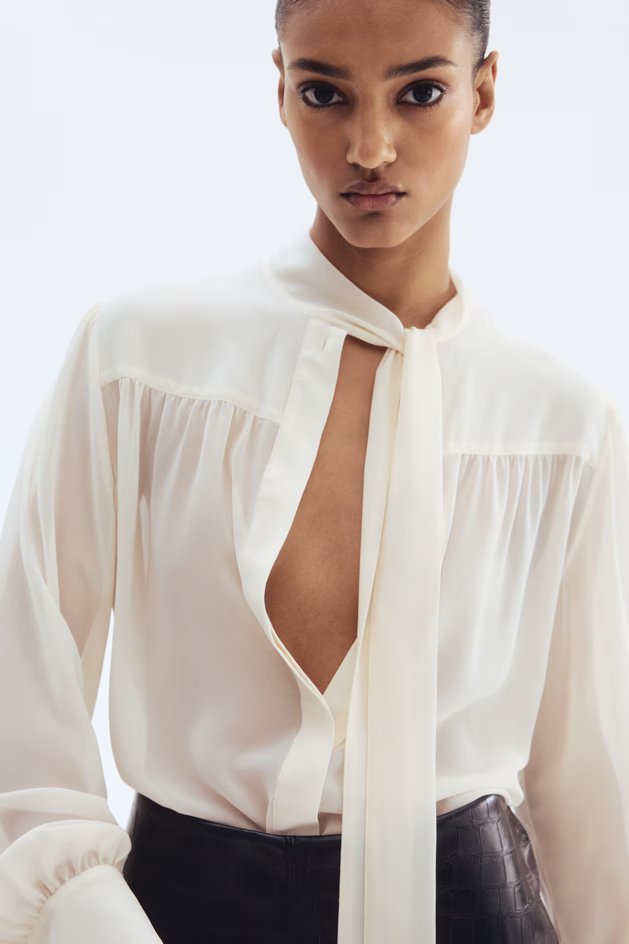 Bow-collar chiffon blouse | H&M (UK, MY, IN, SG, PH, TW, HK)