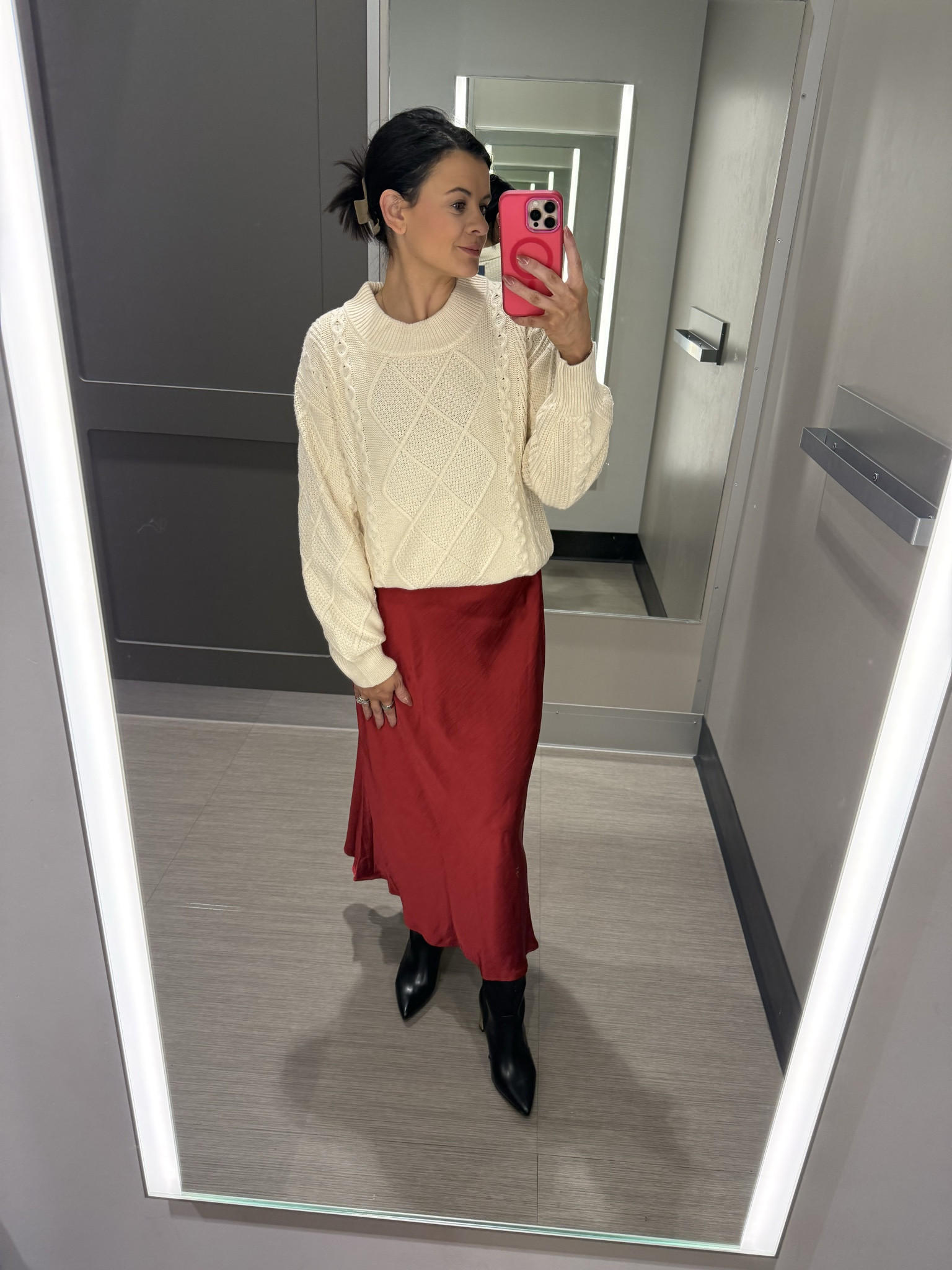 Sweater: small
Skirt: Medium


#LTKootd #LTKGiftGuide #LTKHoliday