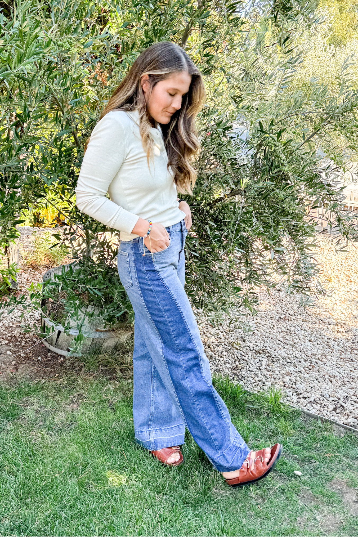 very into the wide leg + fitted polo look right now! so easy to look pulled together. all on sale at gap right now! 

@gap #howyouweargap #ad