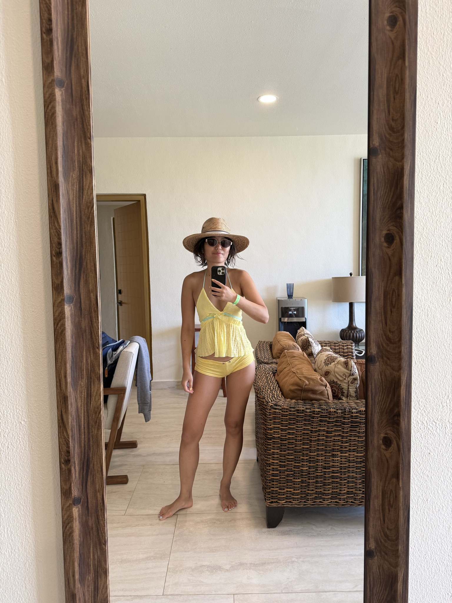 Micro shorts
Low rise shorts
Super low rise shorts
Baby doll top
Y2k