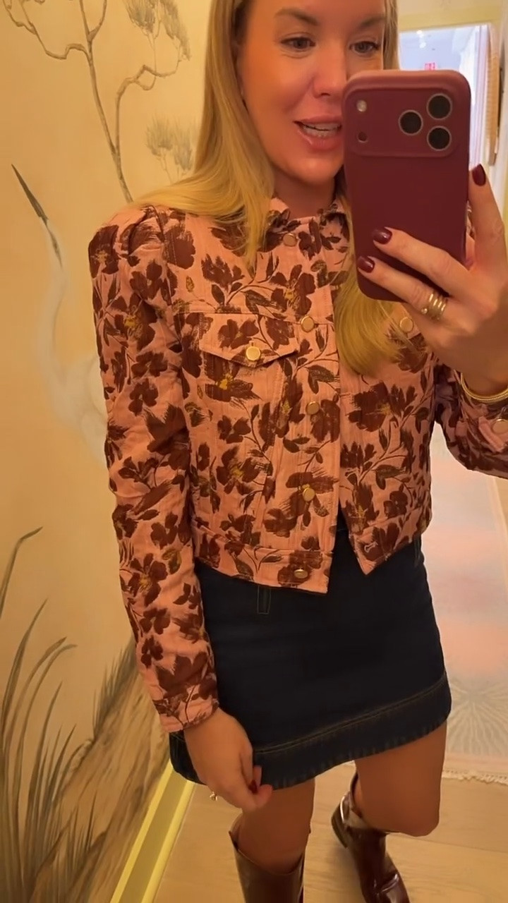 @Walmart biggest fan currently 🙌🏼

My skirt is old but I linked some similar ones