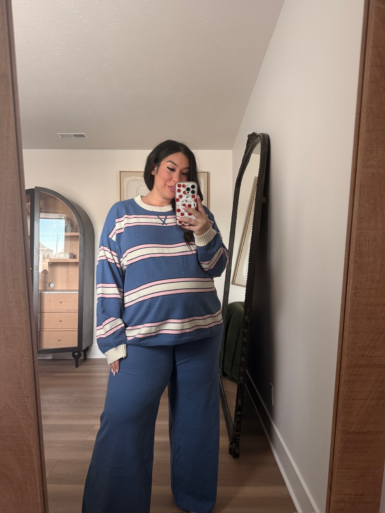 Midsize aerie loungewear! Size XL
-
-
-
Pastel matching set, pajama set, sweat set, fleece jacket, sweatpants, winter outfit, winter lounge set 

#LTKootd #LTKMidsize #LTKSeasonal